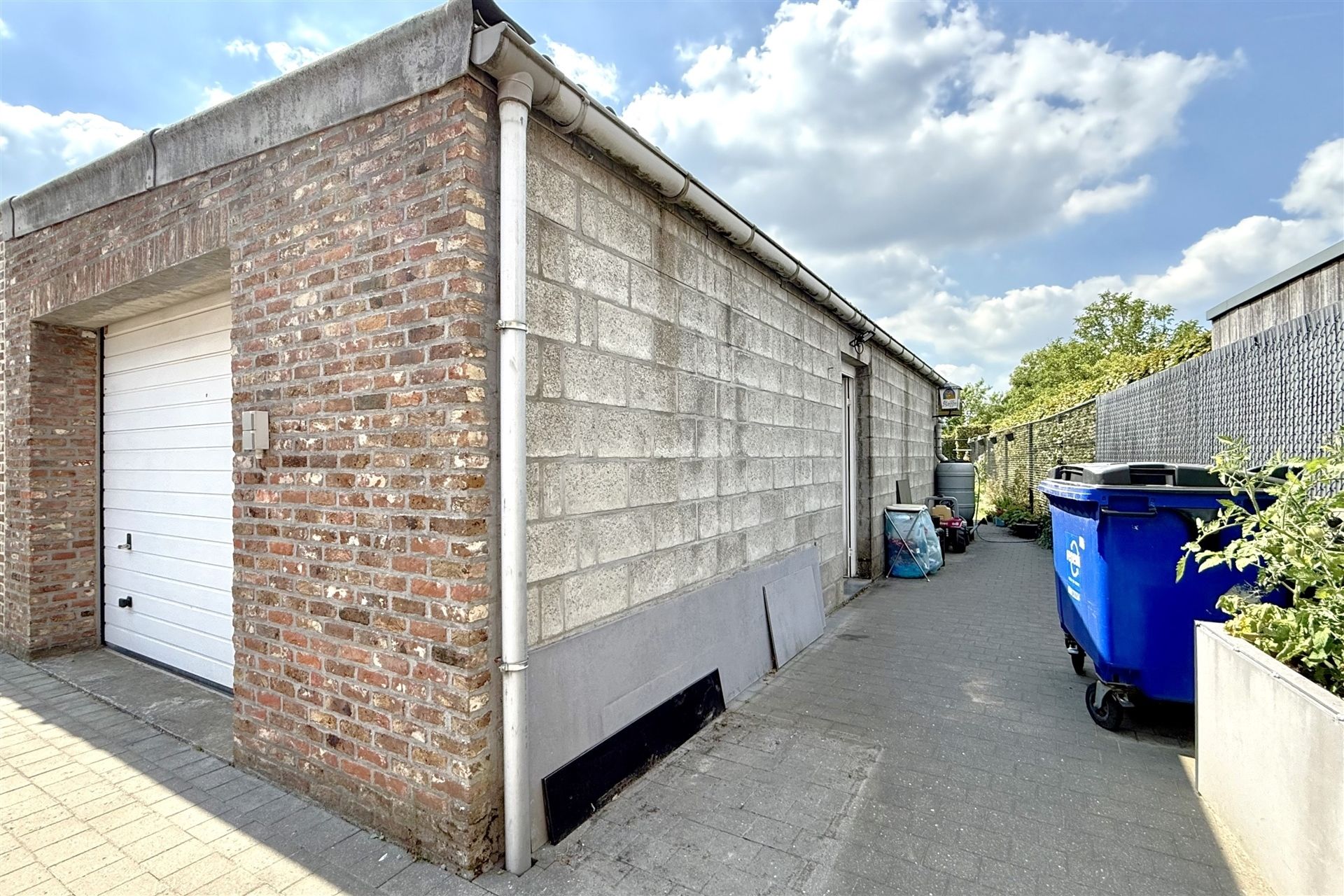 Gerenoveerde woning met 4 slpks, aparte garage en tuin foto 25