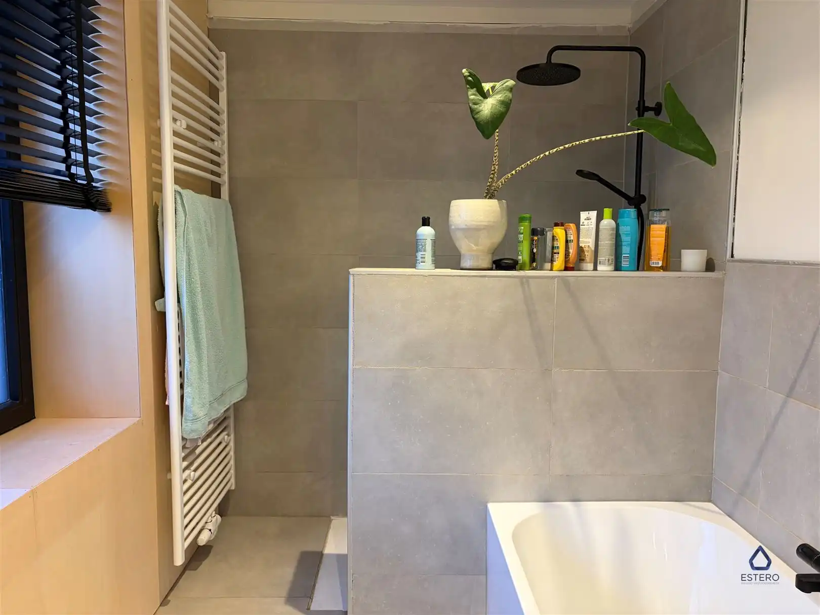 Gerenoveerde gezinswoning met 3 slaapkamers te Zwijnaarde foto 16