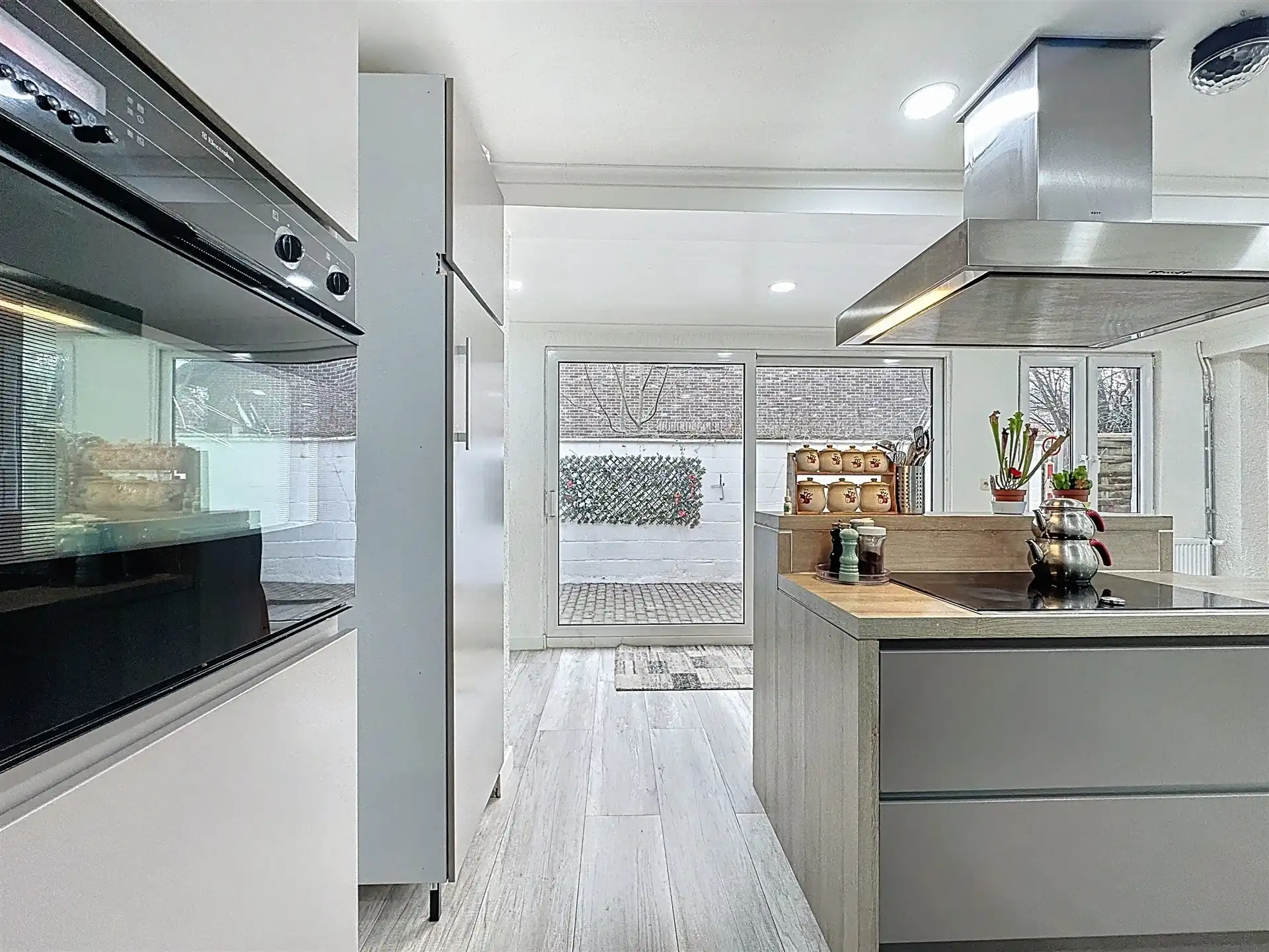 Ruime gezinswoning met 4 slaapkamers en 3 badkamers op perceel van 646m²! foto 4