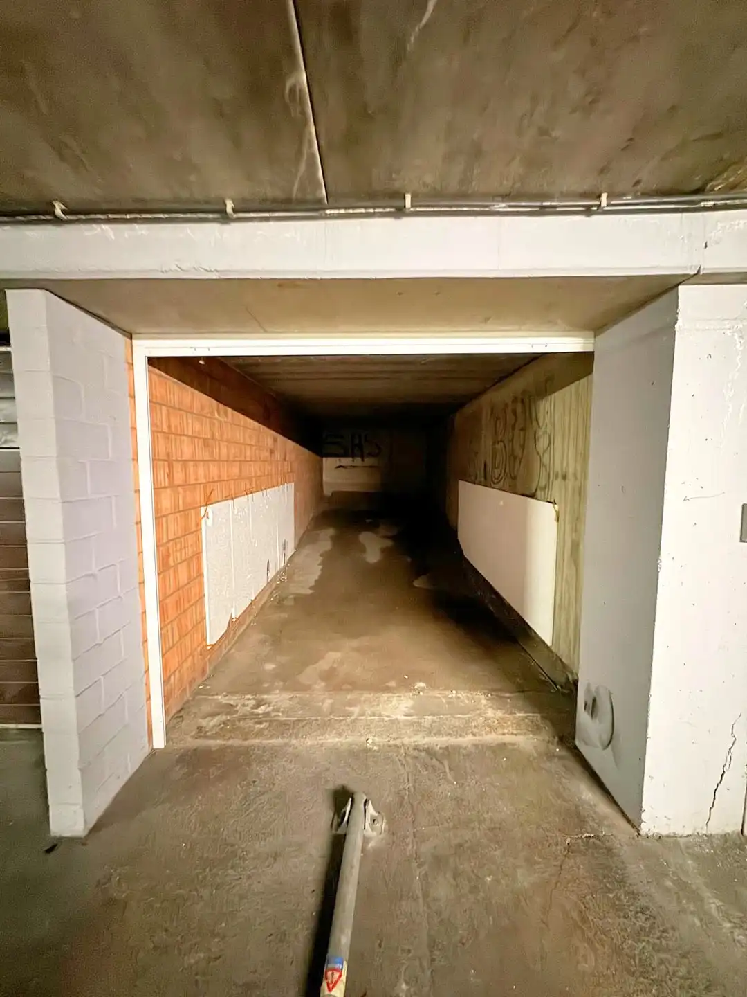 Garagebox onder het Van Bunnenplein te huur op jaarbasis foto {{pictureIndex}}