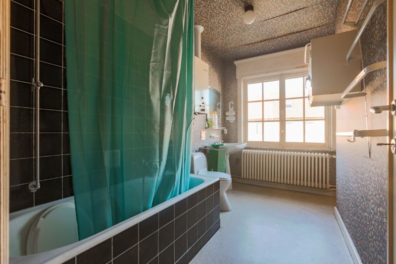 Centraal gelegen, te renoveren, ruime halfopen bebouwing met 7 slaapkamers. Tuin kijkt uit op open ruimte... foto 10