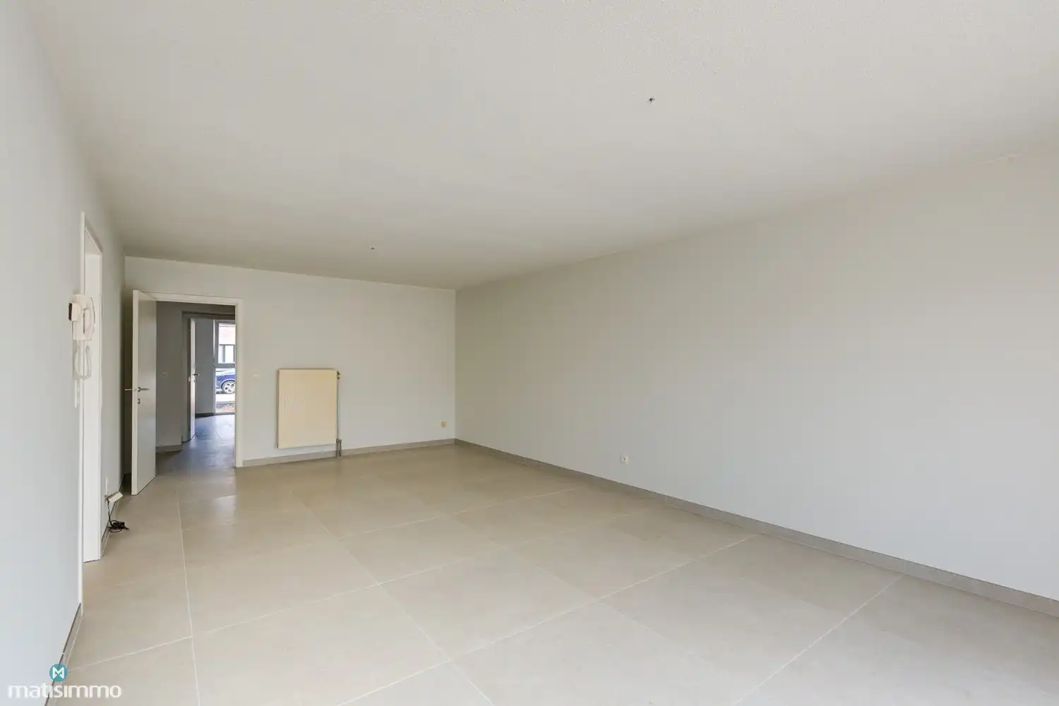 INSTAPKLAAR GELIJKVLOERS APPARTEMENT MET 2 SLAAPKAMERS, BERGING EN AUTOSTAANPLAATS NABIJ HET CENTRUM VAN BILZEN foto 5