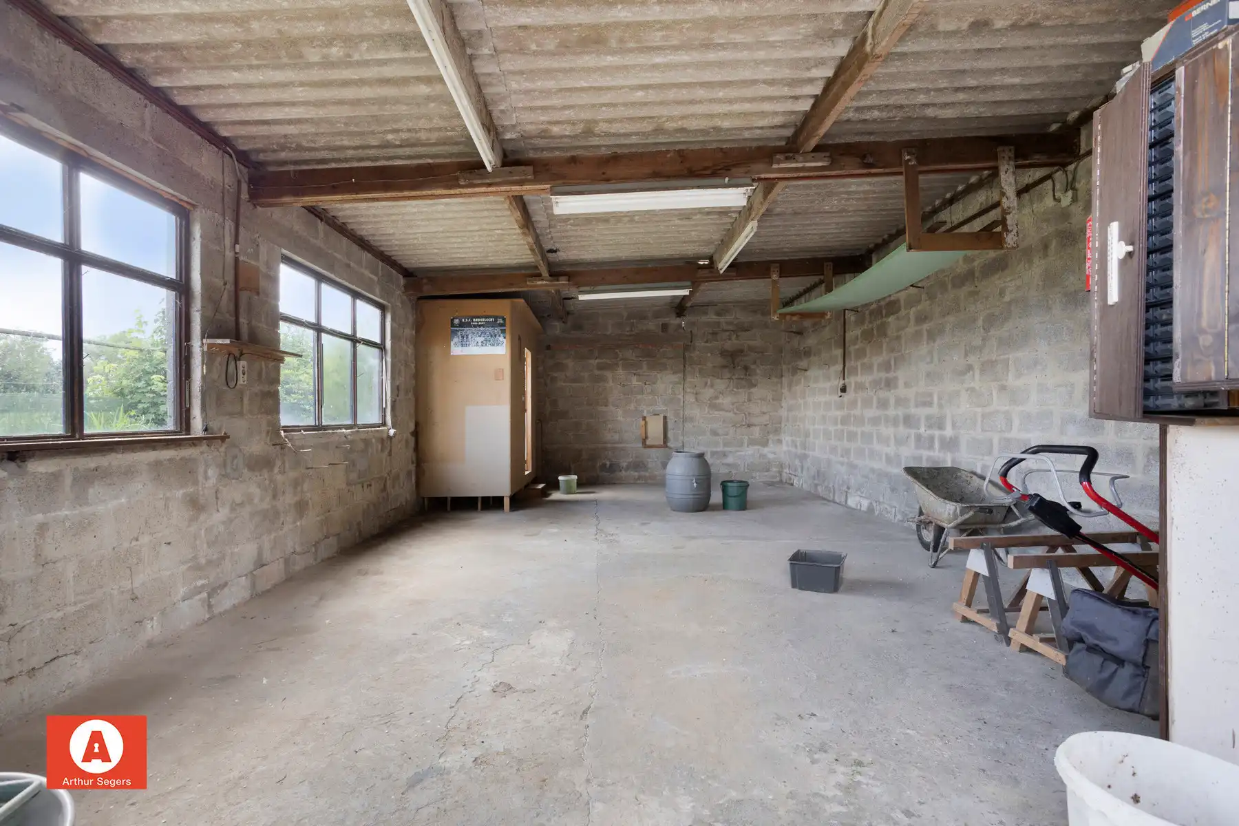 Te renoveren woning met werkhuis en ruime tuin foto 20