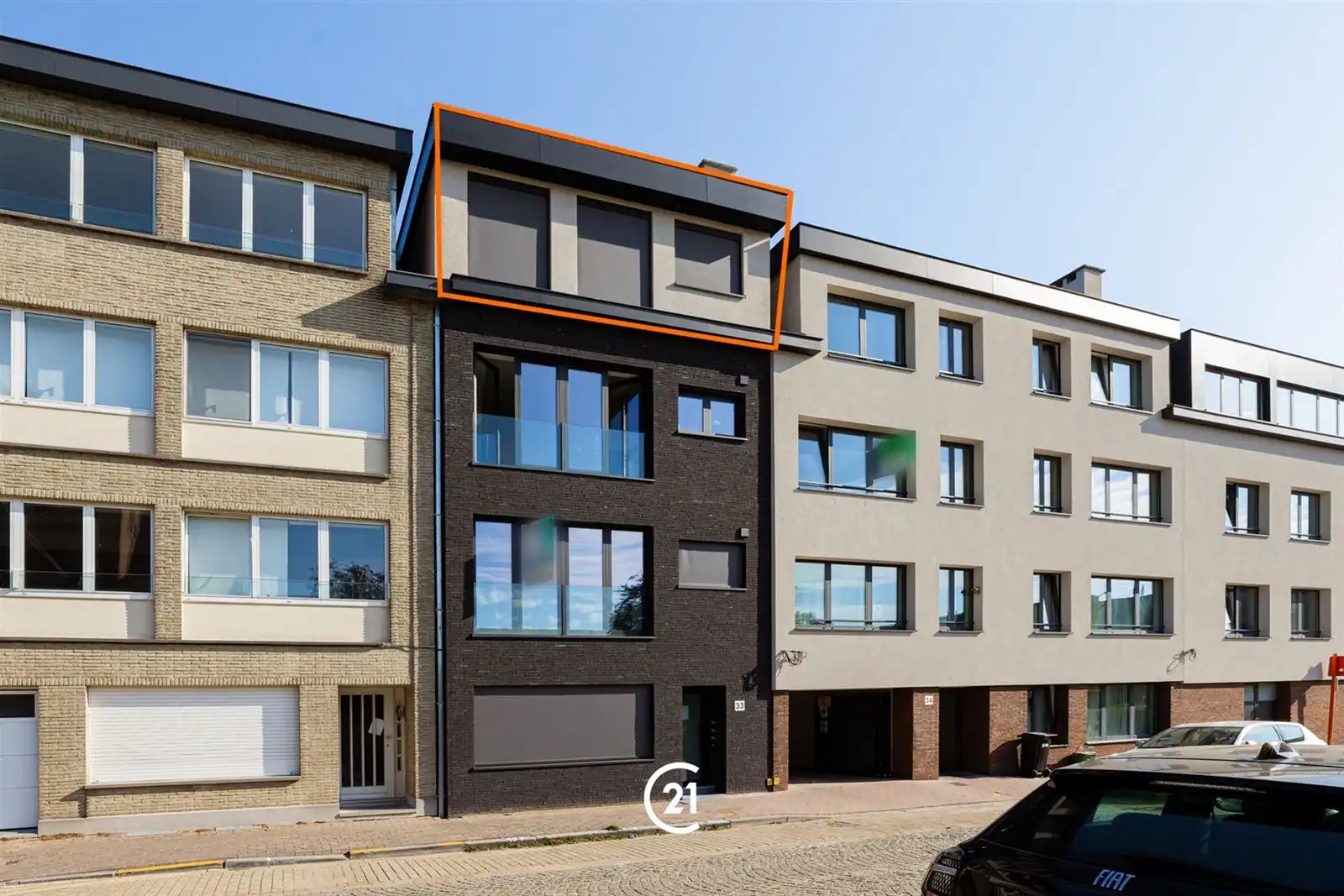 Stijlvol gerenoveerd appartement + parkeerplaats in Bevegem foto {{pictureIndex}}