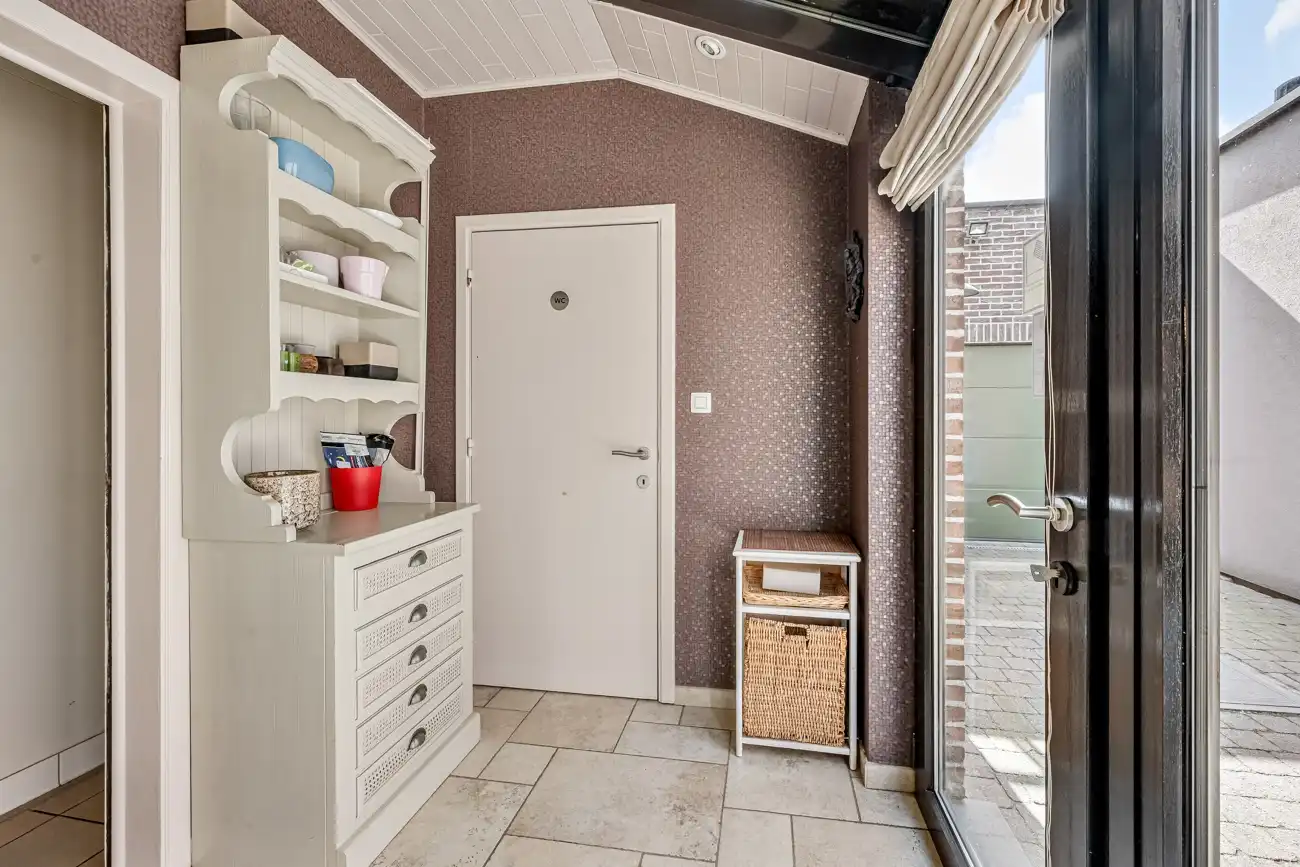 Strategisch gelegen handelspand met winkelruimte (bakkerij) met inpandige garage, grote werkruimte (ca. 145m²) en aangename tuin met open zicht in Ertvelde! foto 15
