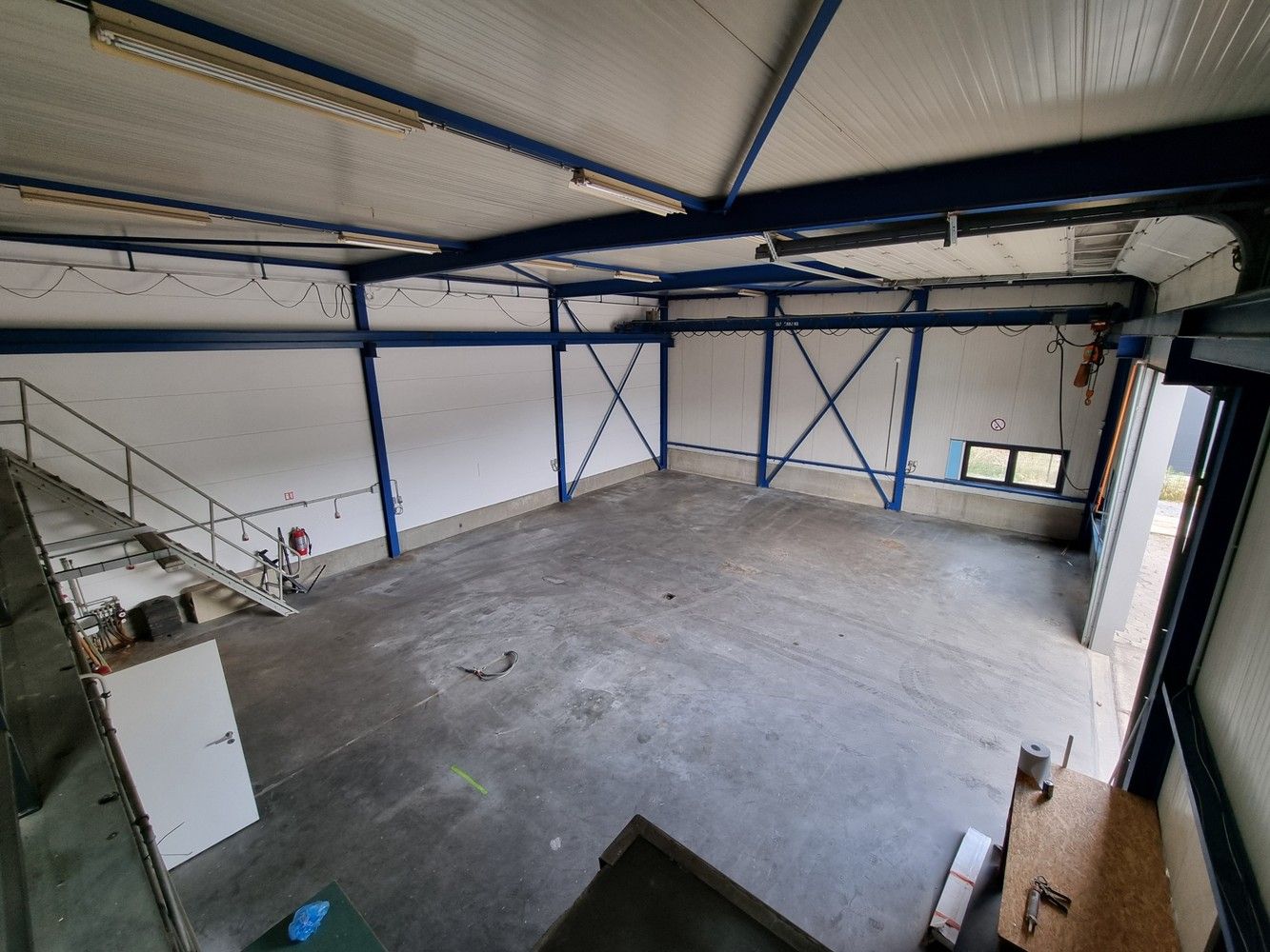 Uitstekend gelegen industrieel gebouw/magazijn met kantoorruimte (400m²) foto 4