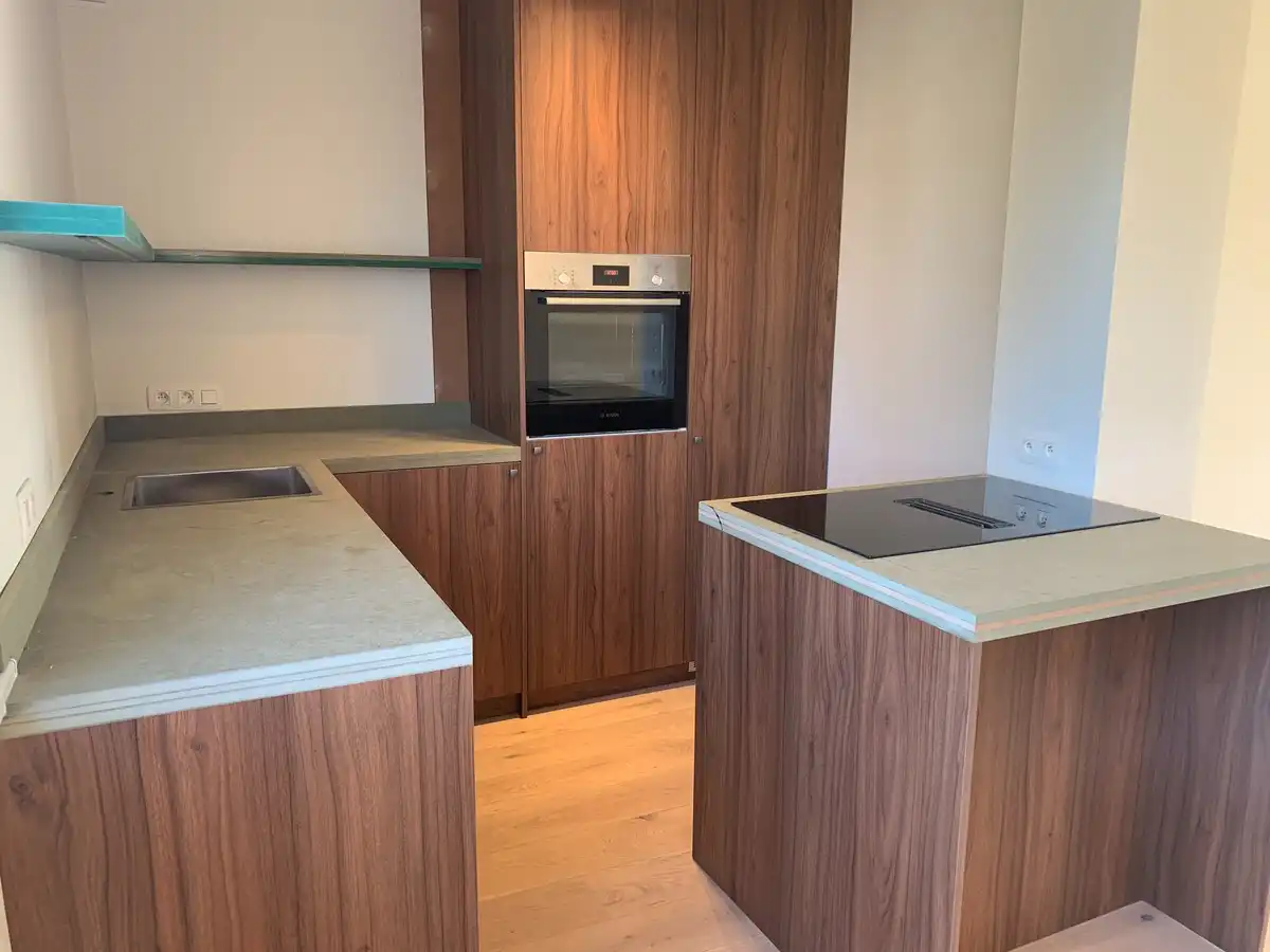 Volledig vernieuwd één slaapkamer appartement te huur in Merksem op de tweede verdieping foto 2