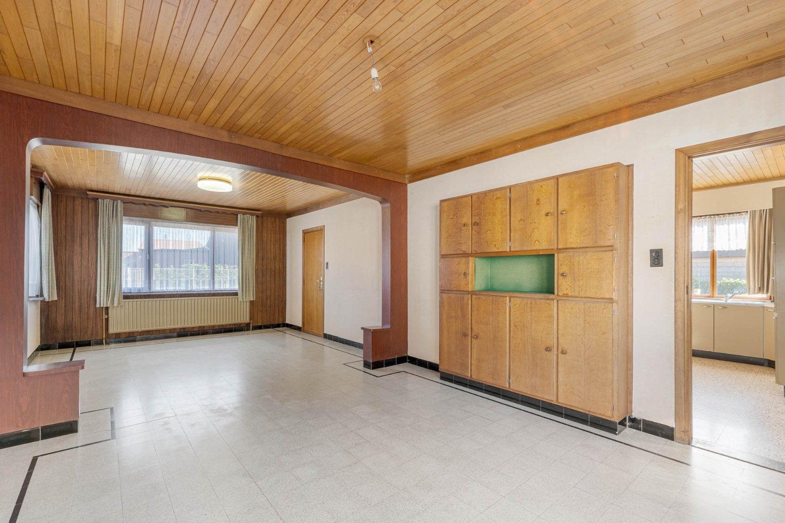 Te renoveren woning op een zuidgericht perceel van 18a 99ca op een zeer gunstige centrale ligging foto 5