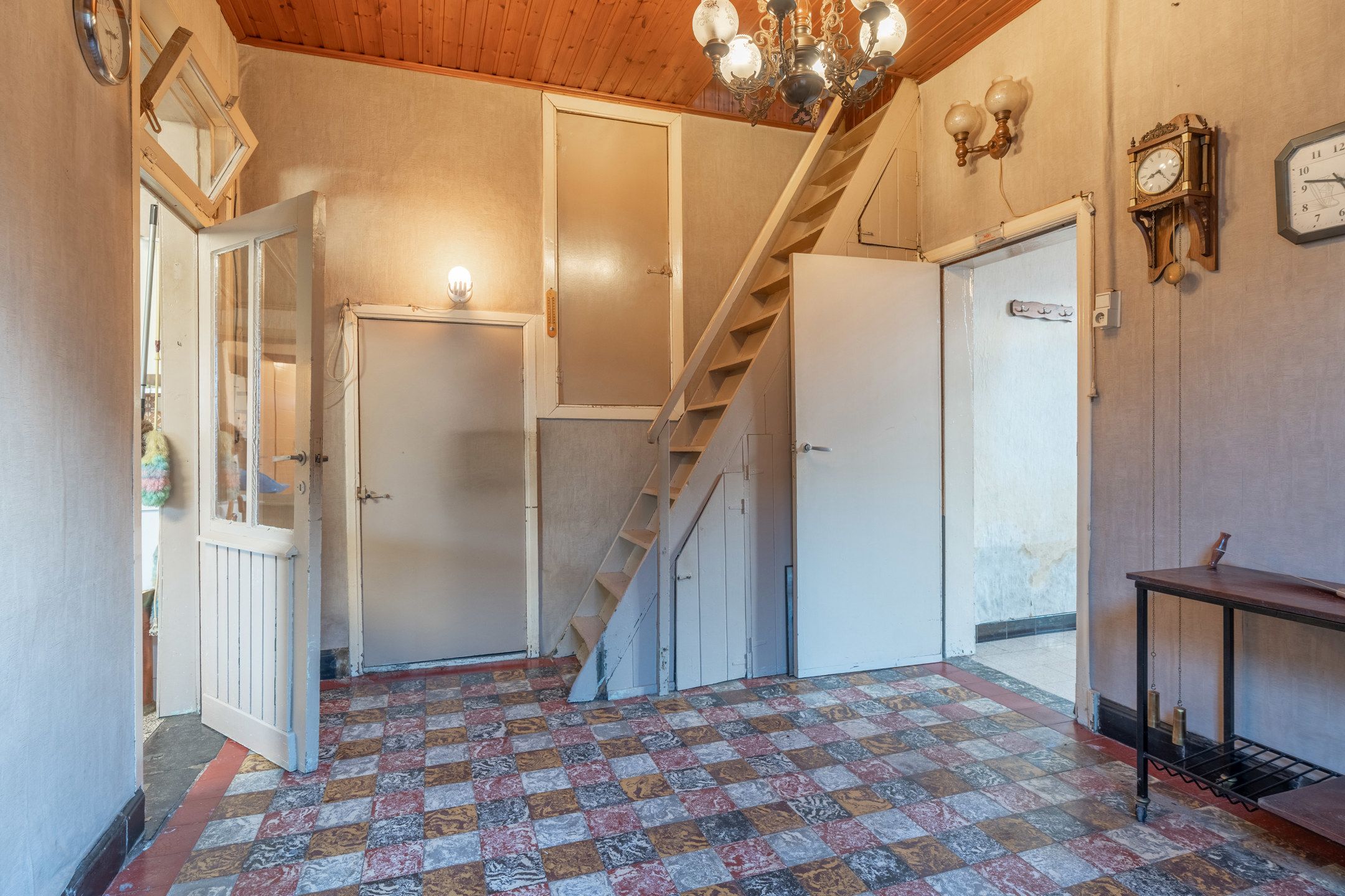 Te renoveren woning op mooi perceel van 720 m² op het westen foto 10