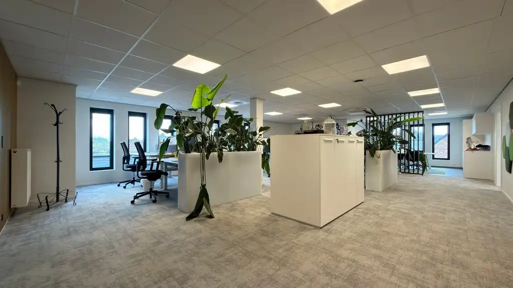 Instapklare kantoren met terras te huur vlakbij afrit E19 in Rumst foto 8