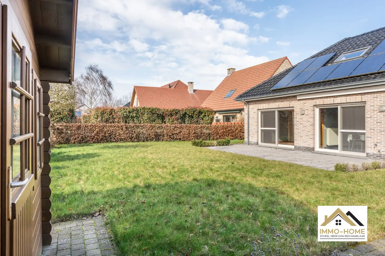 Ruime bungalow met ruime tuin in residentiële omgeving!  foto 3