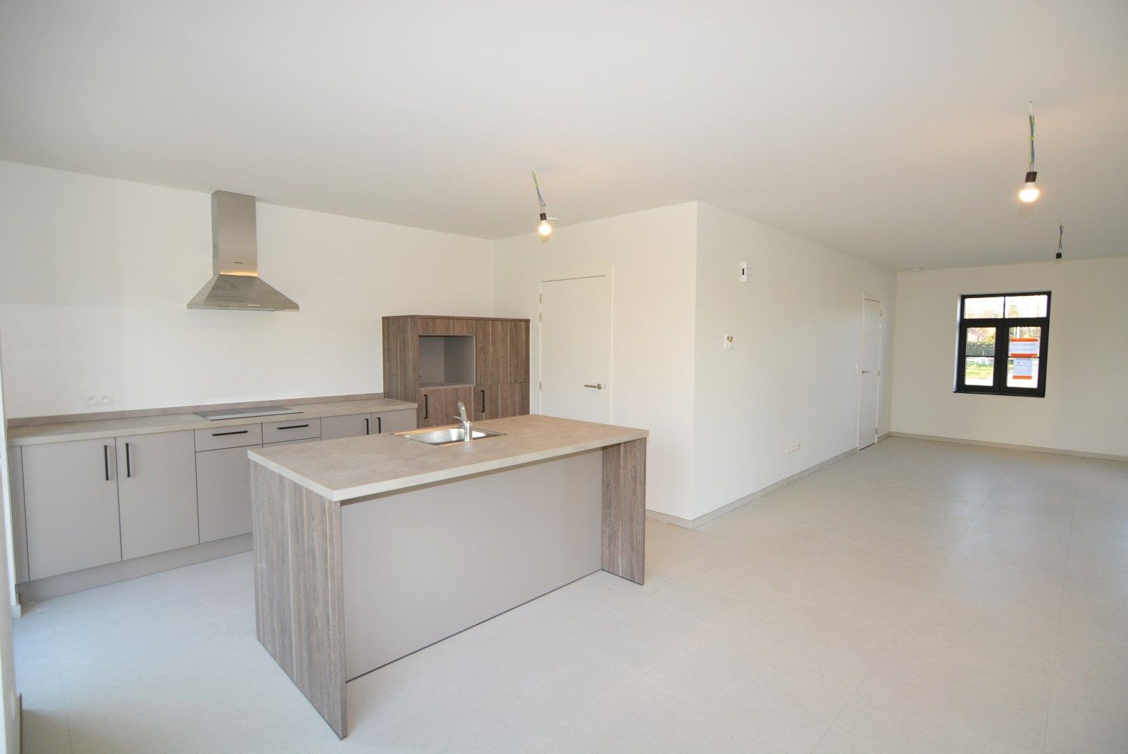 Halfvrijstaande nieuwbouwwoning op 3a 70ca met 3 slpk. foto 4