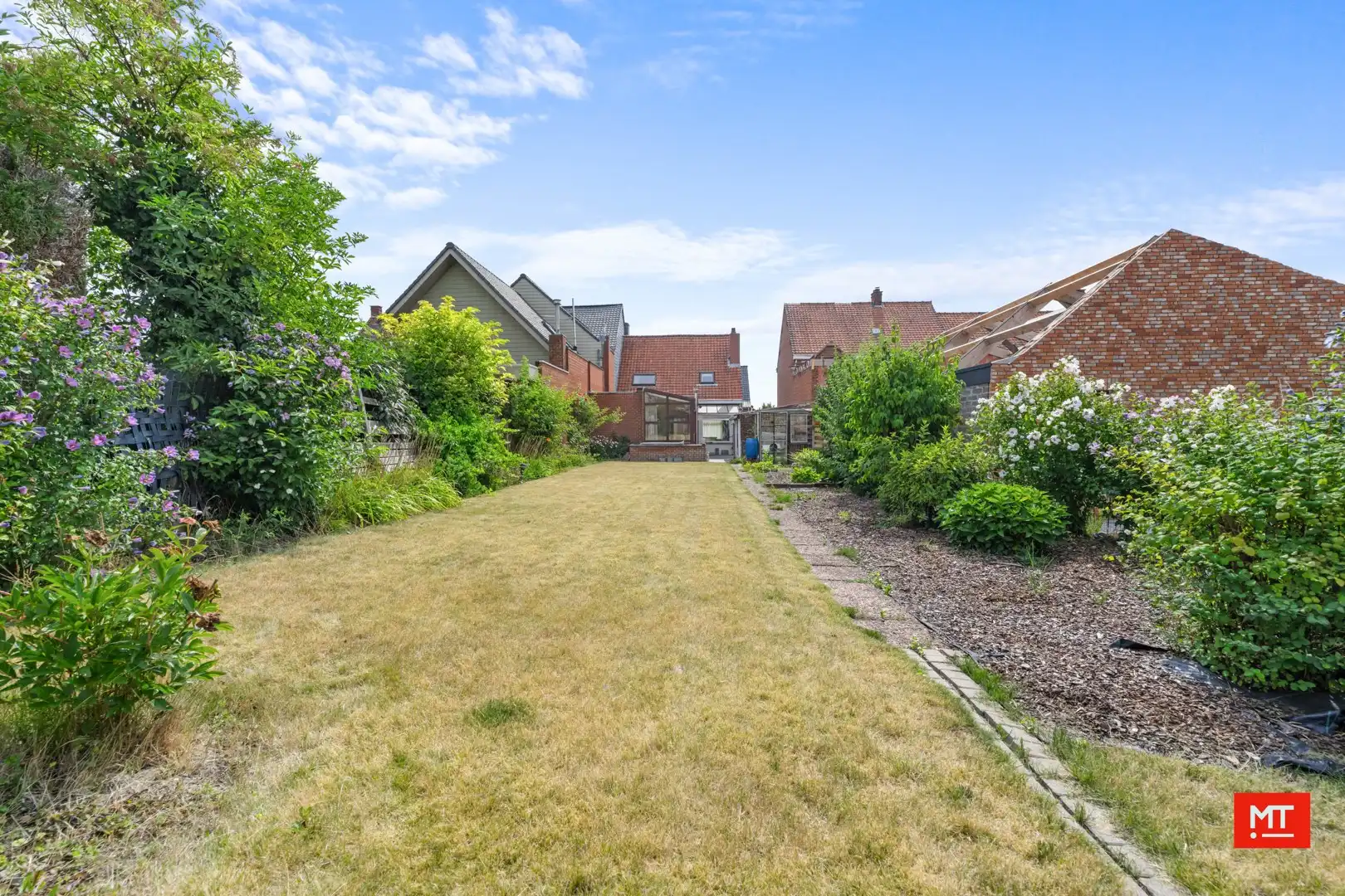 Te renoveren halfopen woning met 3 slaapkamers, Westgerichte tuin en garage op een rustige locatie in Beselare foto 3