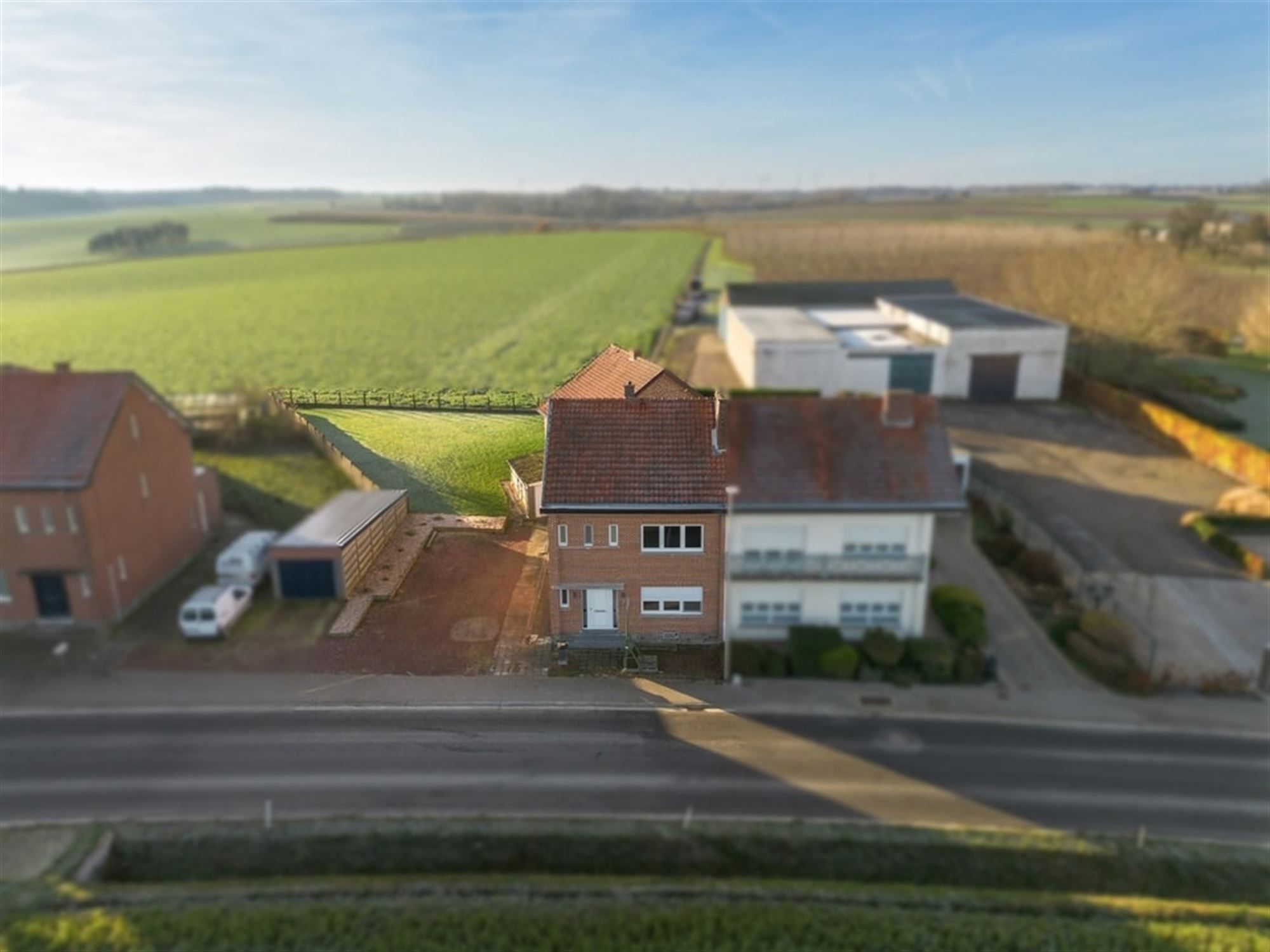 GEZELLIGE INSTAPKLARE GEZINSWONING MET GARAGE IN BOEKHOUT foto 3