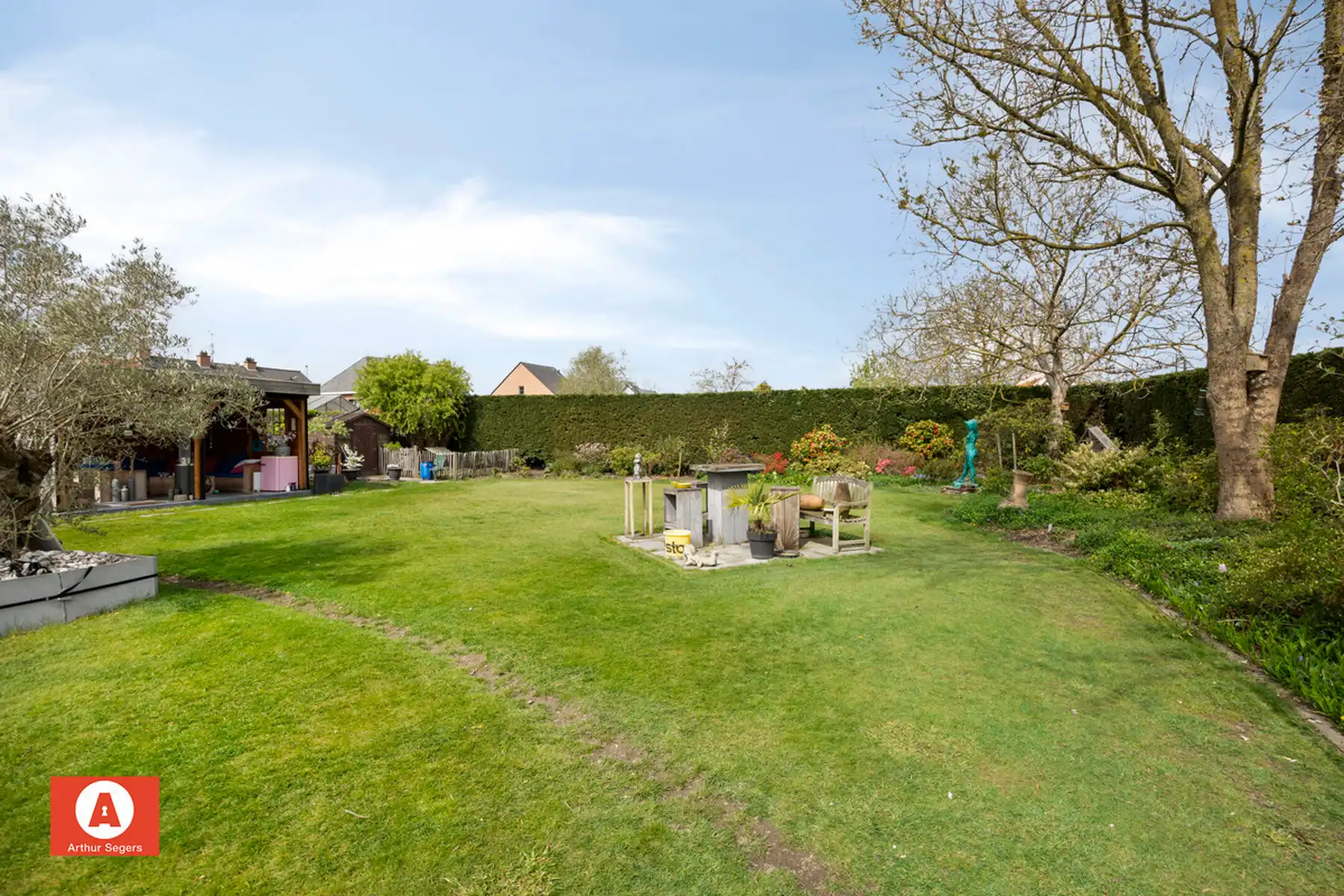 Ruime woning met 5 slpk en prachtige tuin op topligging foto 2