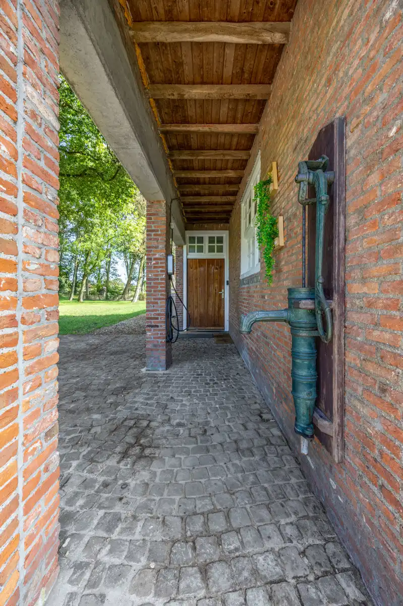 Karaktervol landhuis op een groen domein van ca. 3 ha foto 7