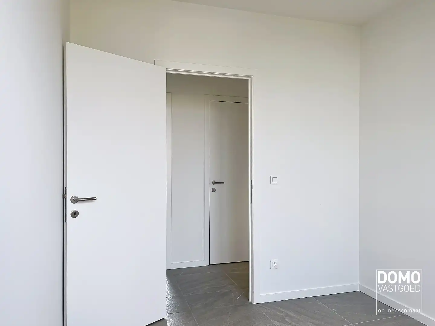 PRACHTIG APPARTEMENT MET ZONNIG TERRAS, 2 SLAAPKAMERS EN GARAGEBOX TE HUUR IN HET CENTRUM VAN HASSELT foto 15