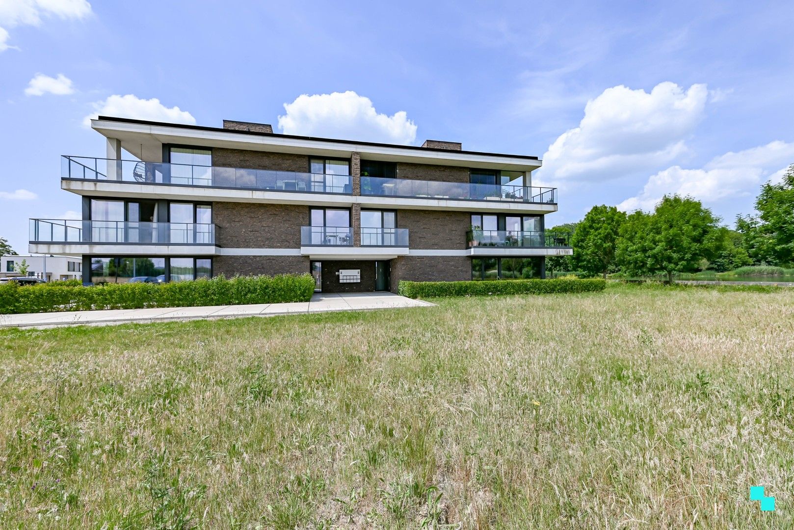 Bijna energieneutraal hoekapppartement aan kanaal Roeselare-Leie foto 26