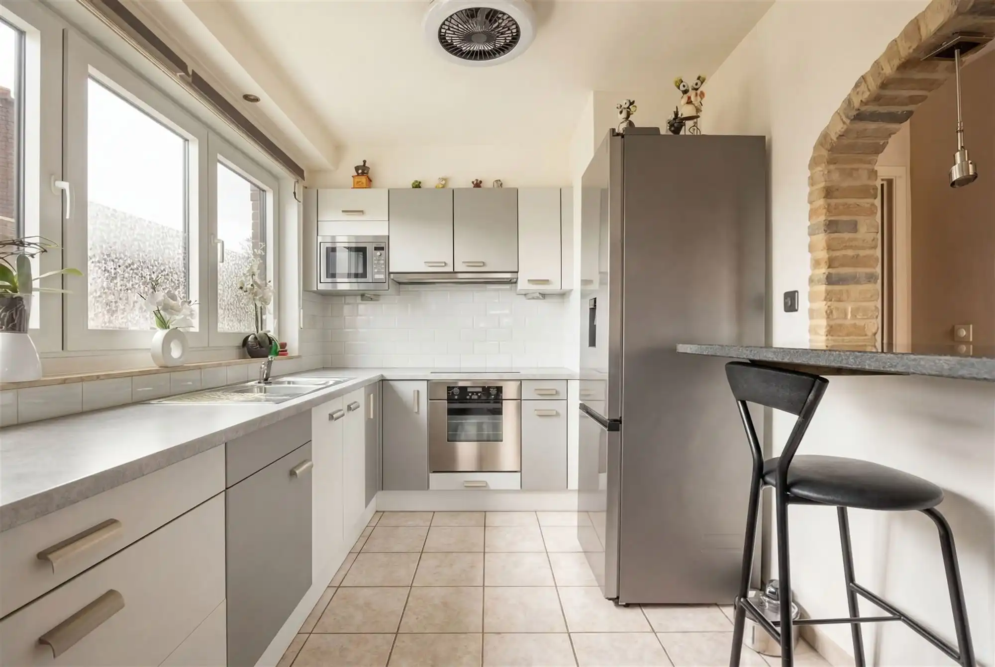 Instapklaar appartement met terras en garage foto 4