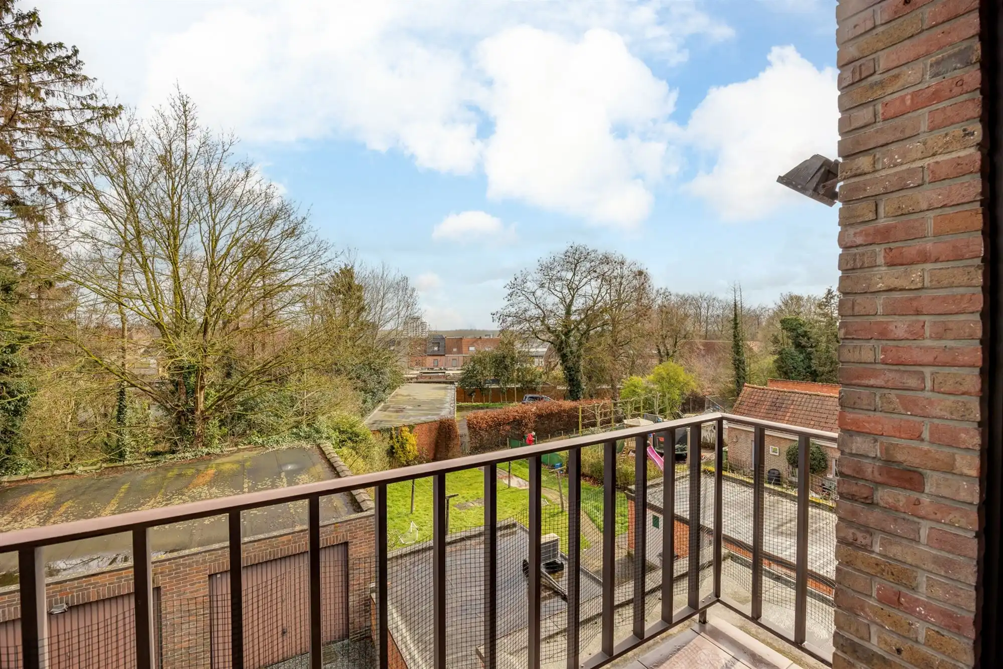 Instapklaar appartement met terras en garage foto 4
