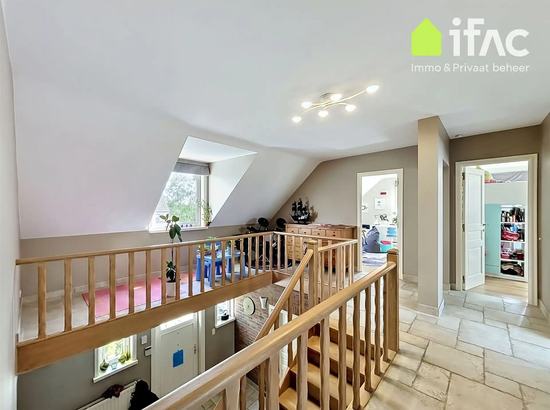 Smaakvol gerenoveerde Villa met 5 slaapkamers en leuke tuin foto 20