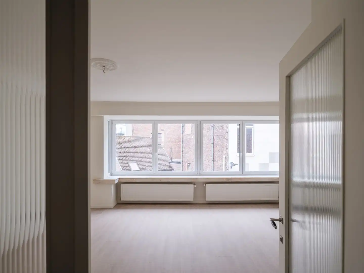 Stijlvol gerenoveerd, lichtrijk tweeslaapkamerappartement foto 4