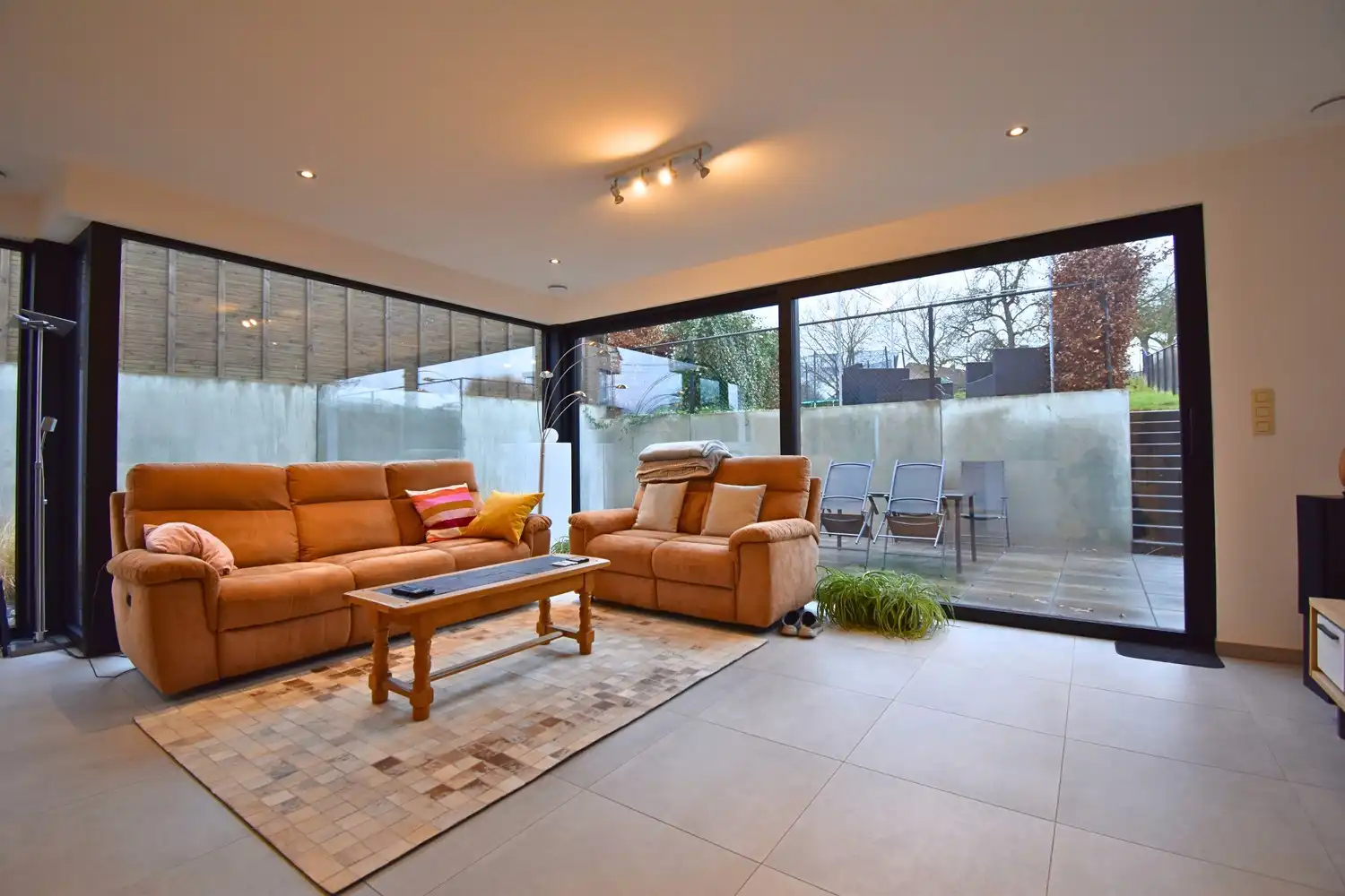 Moderne woning met 3 kamers foto 3