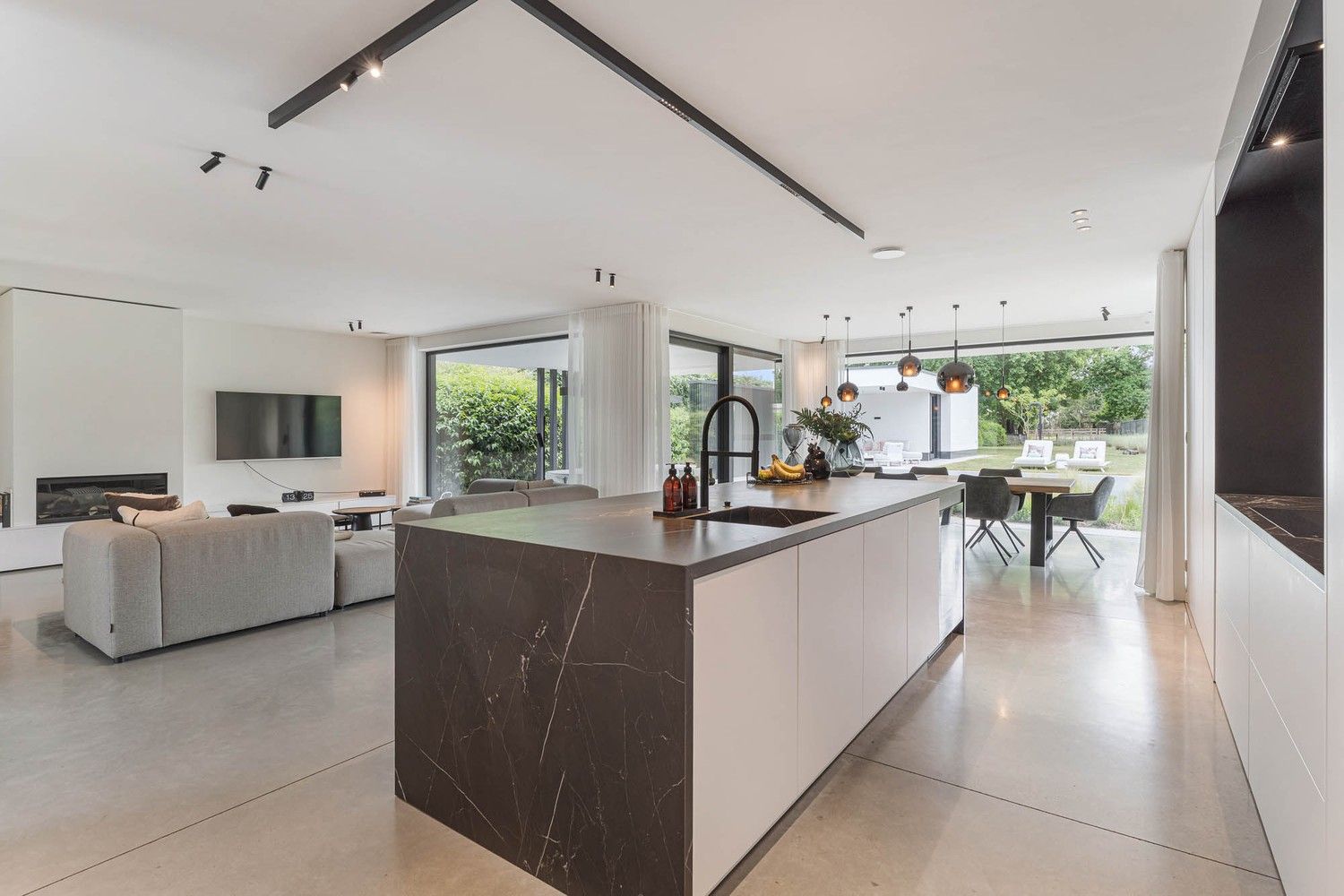 Exclusieve high-end villa met verwarmd zwembad op idyllische toplocatie! foto 12