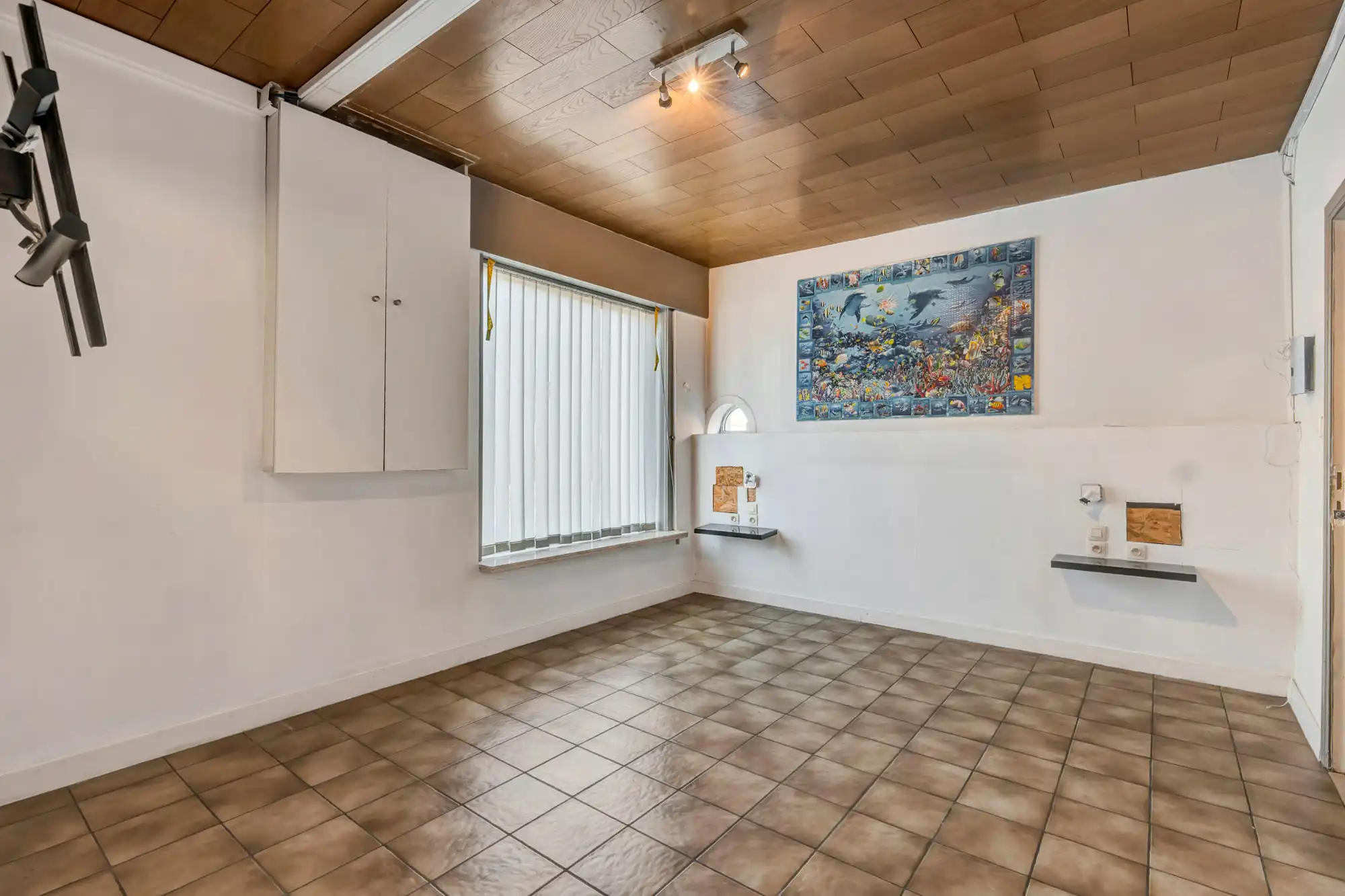 Te renoveren halfopen woning met ruime garage en grote tuin foto 4