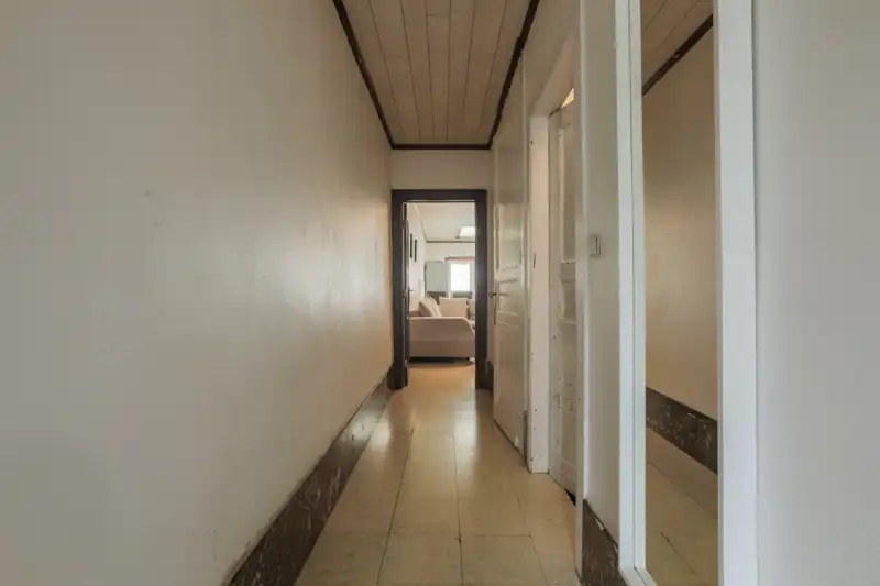 Te renoveren woning met 4 slaapkamers, tuinterras en kleine garage (elektriciteit goedgekeurd...). foto 4