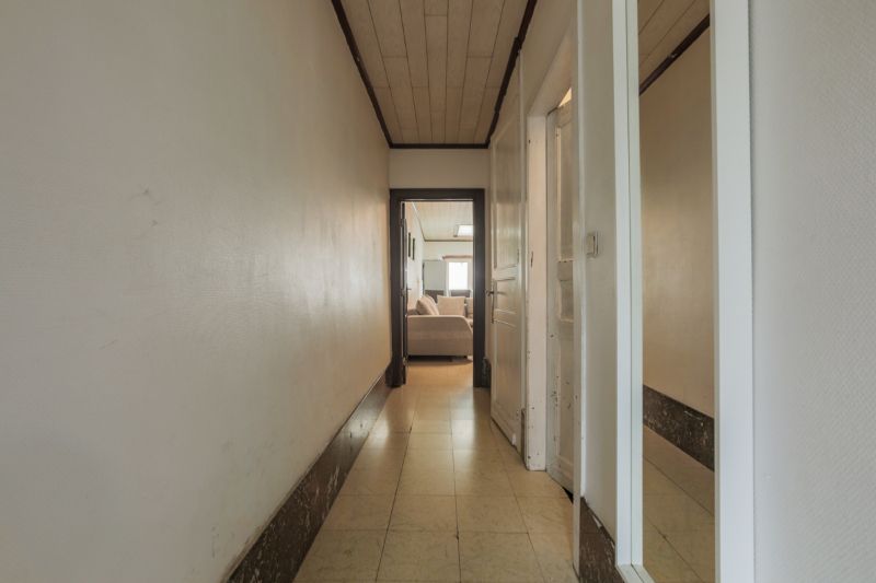 Te renoveren woning met 4 slaapkamers, tuinterras en kleine garage (elektriciteit goedgekeurd...). foto 4