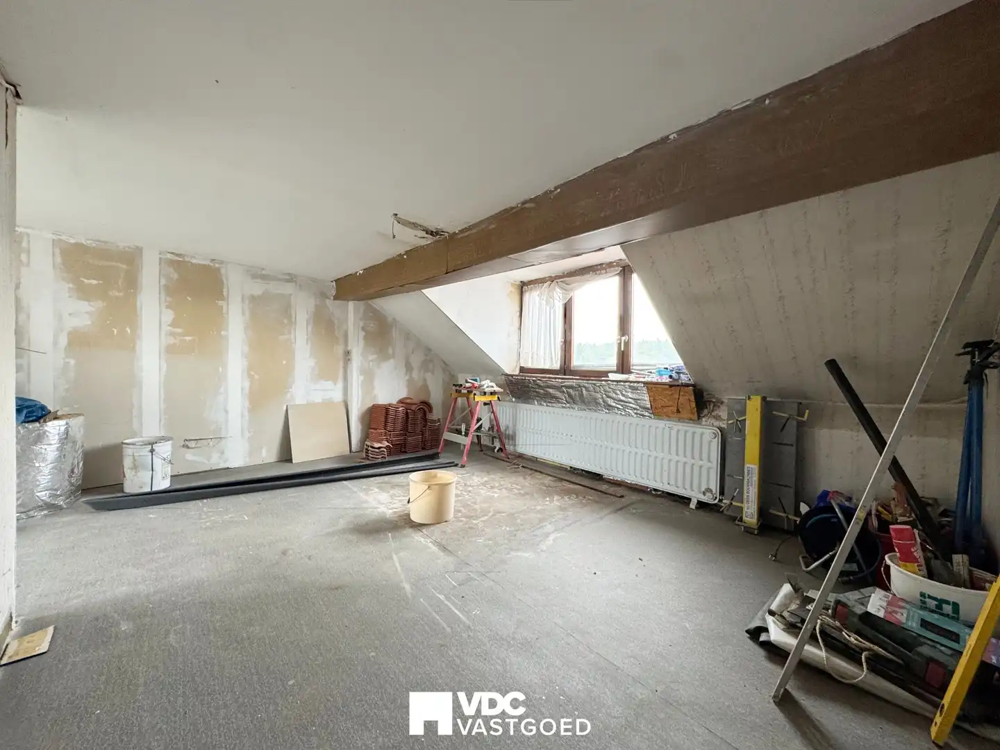 Te renoveren woning met werkplaats, garage en veel potentieel foto 22
