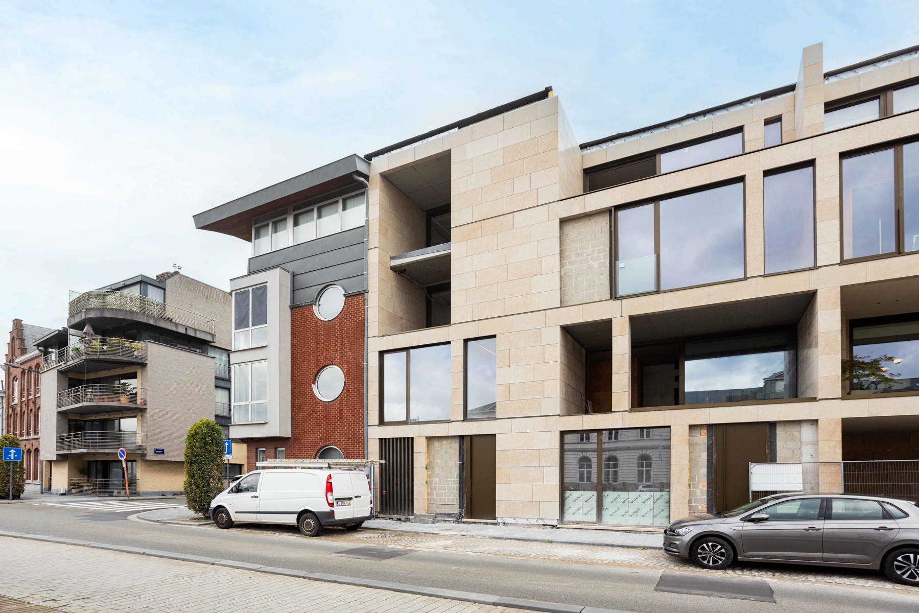 Afgewerkte nieuwbouw luxe woning met 3 slp aan 6%  foto 1