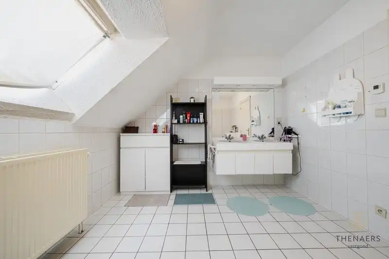 Ruime woning met tal van mogelijkheden op een strategische locatie in Sint-Truiden. foto 24