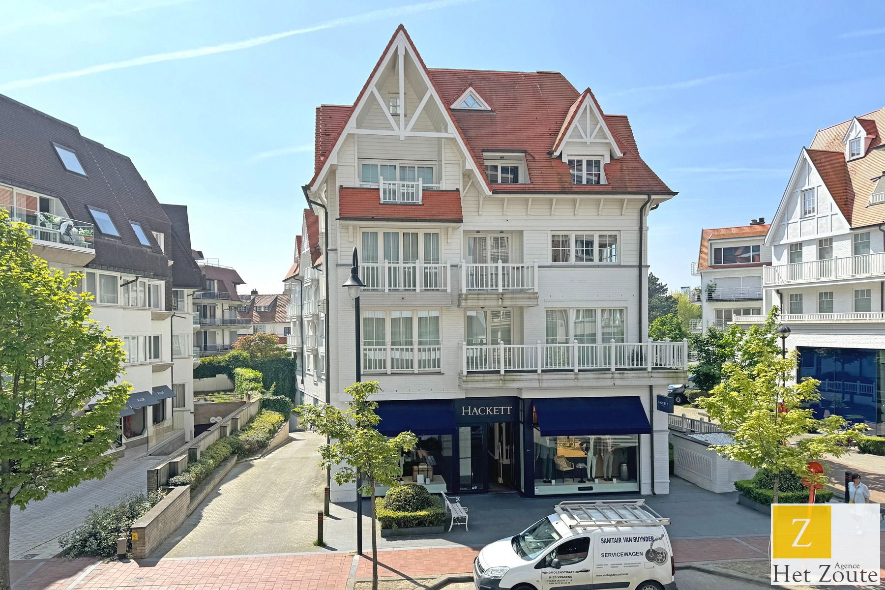 Garagebox op topligging in Knokke-Het Zoute foto {{pictureIndex}}