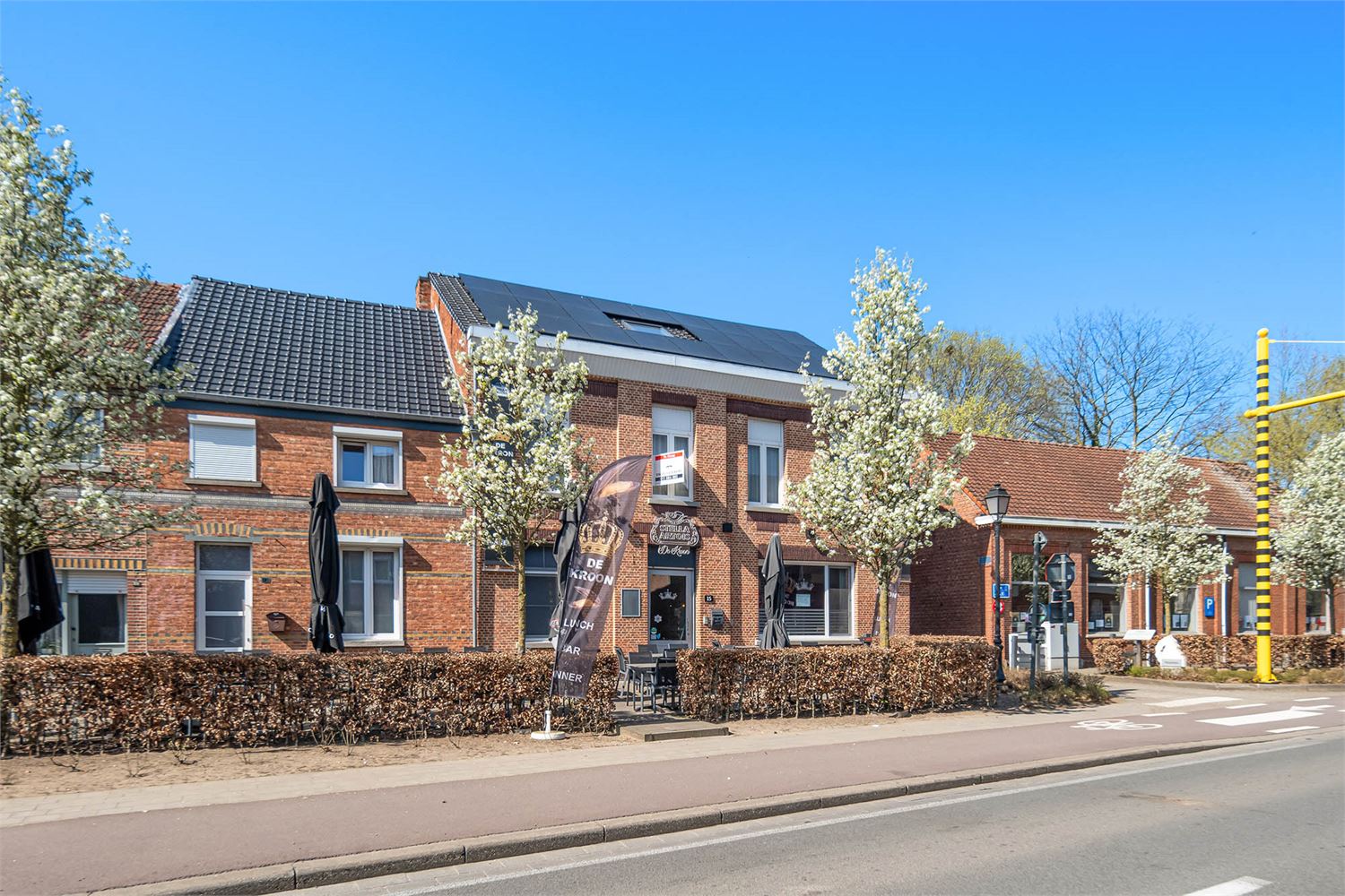 Instapklaar handelspand met woonst op toplocatie – horeca-inboedel inbegrepen! foto 2