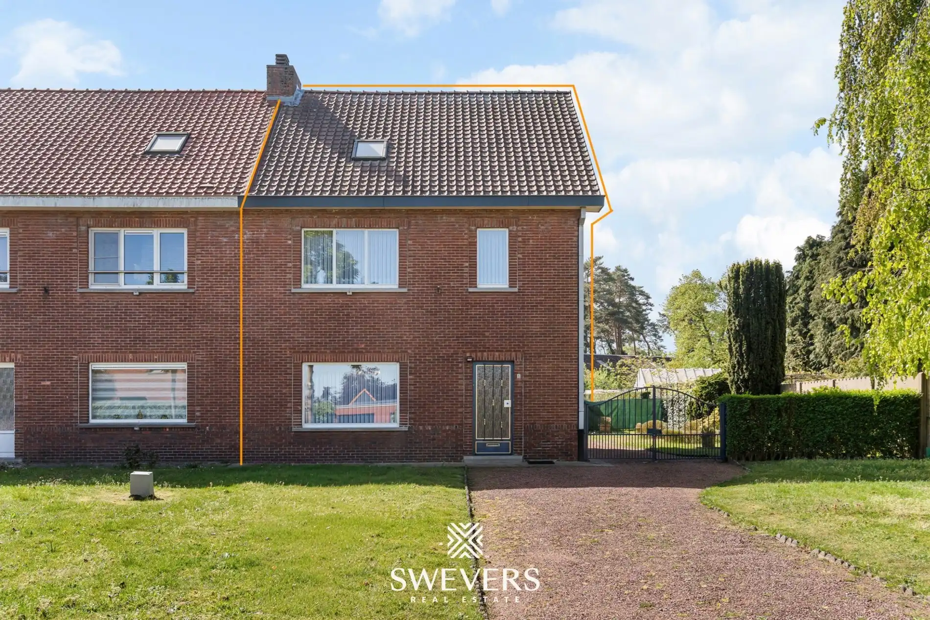 Hoofdfoto van de publicatie: Te renoveren woning met grote tuin en 5 slaapkamers in Genk