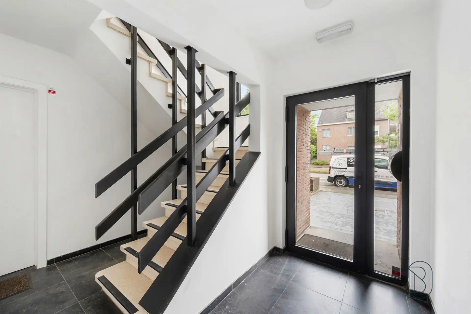 Topgelegen gelijkvloers appartement met 2 slk, tuin + aparte garagebox foto 14