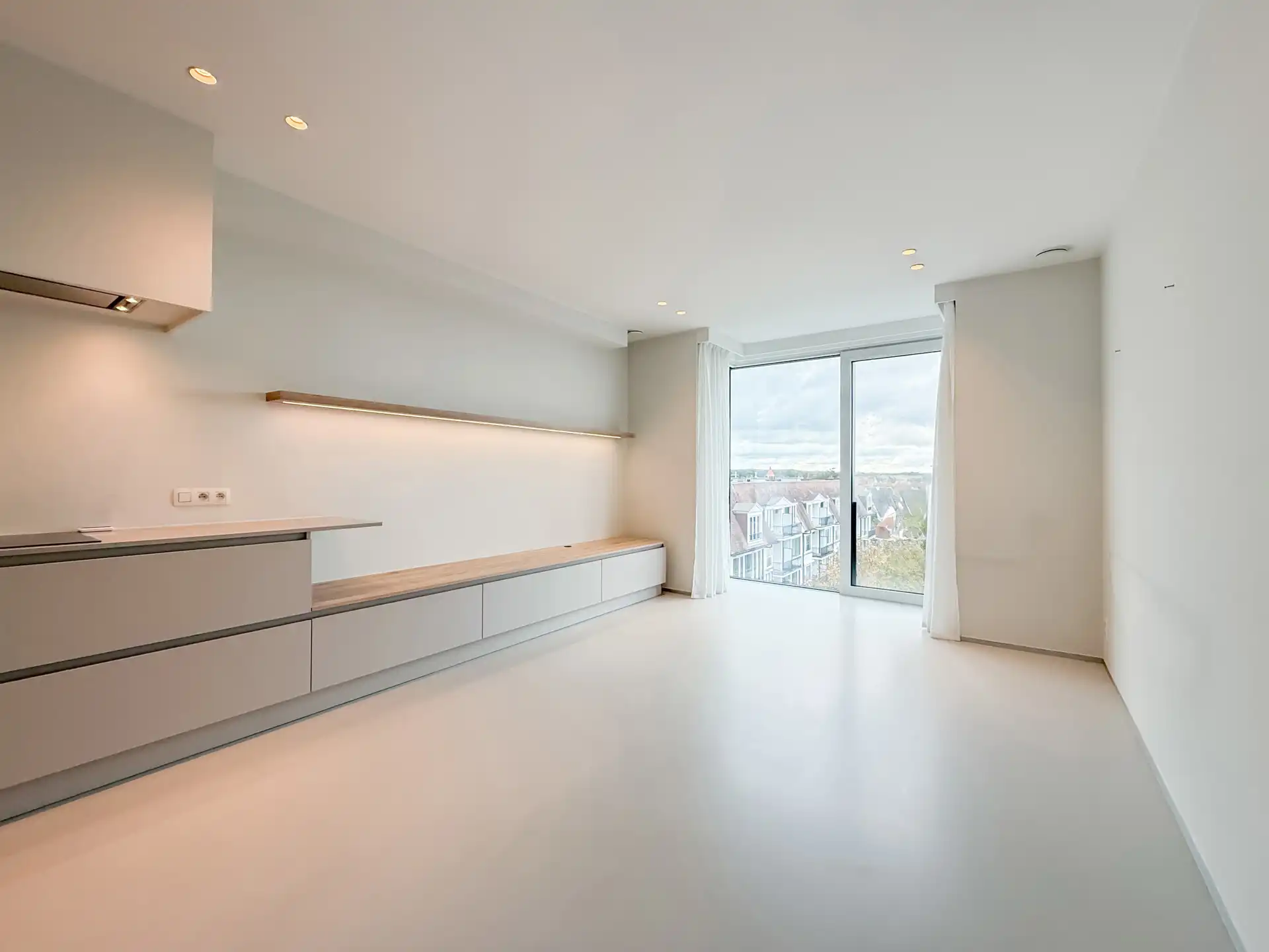 Stijlvol en lichtrijk appartement op toplocatie in het Zoute foto 4