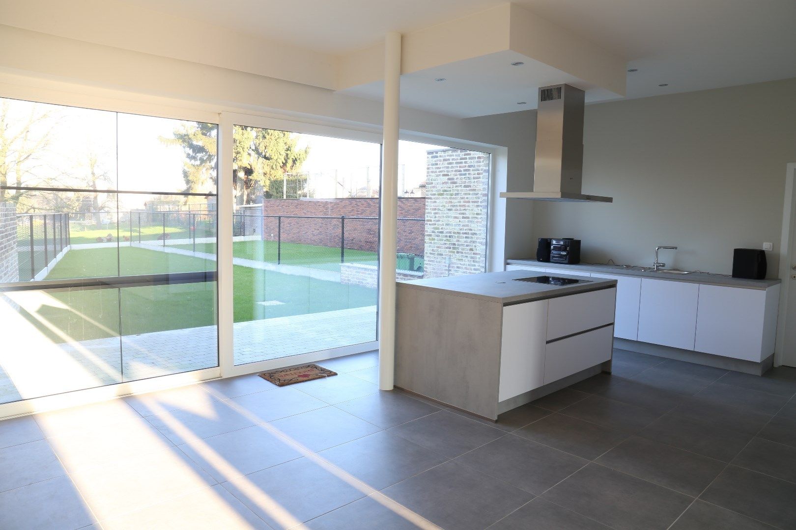 Volledig gerenoveerde woning met 3 slaapkamers, garage en tuin in Tongeren foto 3