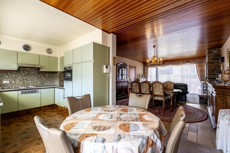 Bel-etagewoning met potentieel in hartje Izegem. foto 8