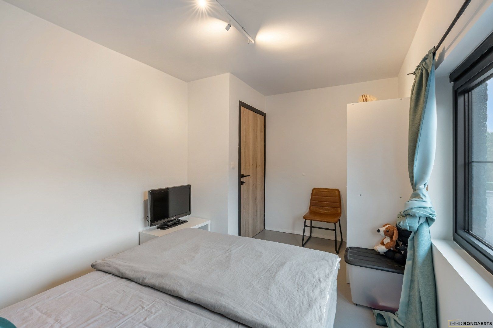 Ruime woning met 4 slaapkamers foto 22