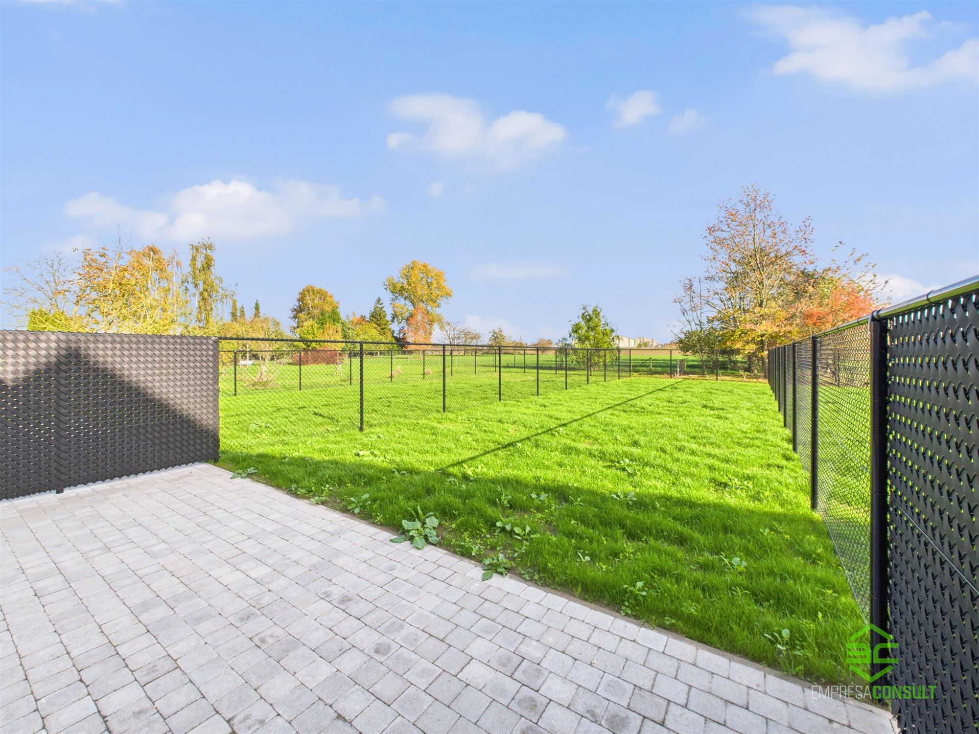 Afgewerkte nieuwbouwwoning met 4 slpk en E-peil 0! foto 2