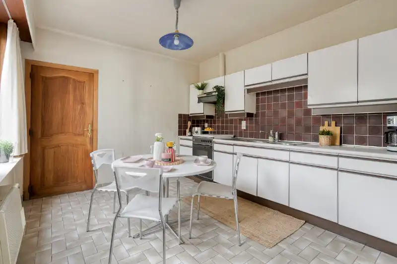Karaktervolle halfopen woning met tuin en garage in Vinkt foto 8