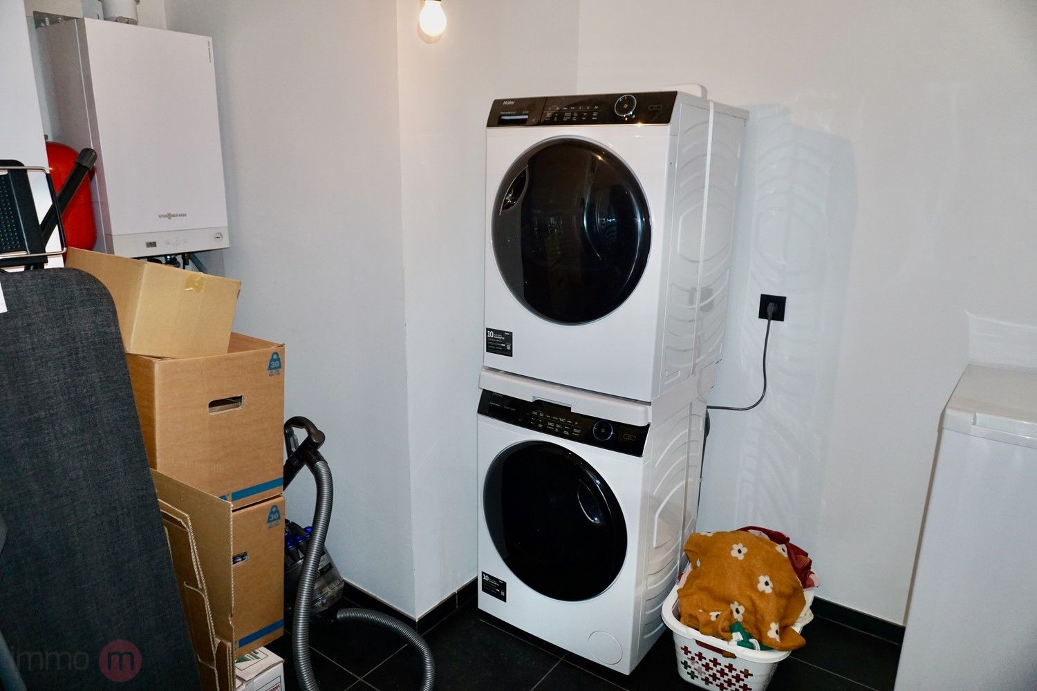 Recent goed gelegen duplexappartement met 2 slaapkamers, 3 grote terrassen en een autostaanplaats. foto 12
