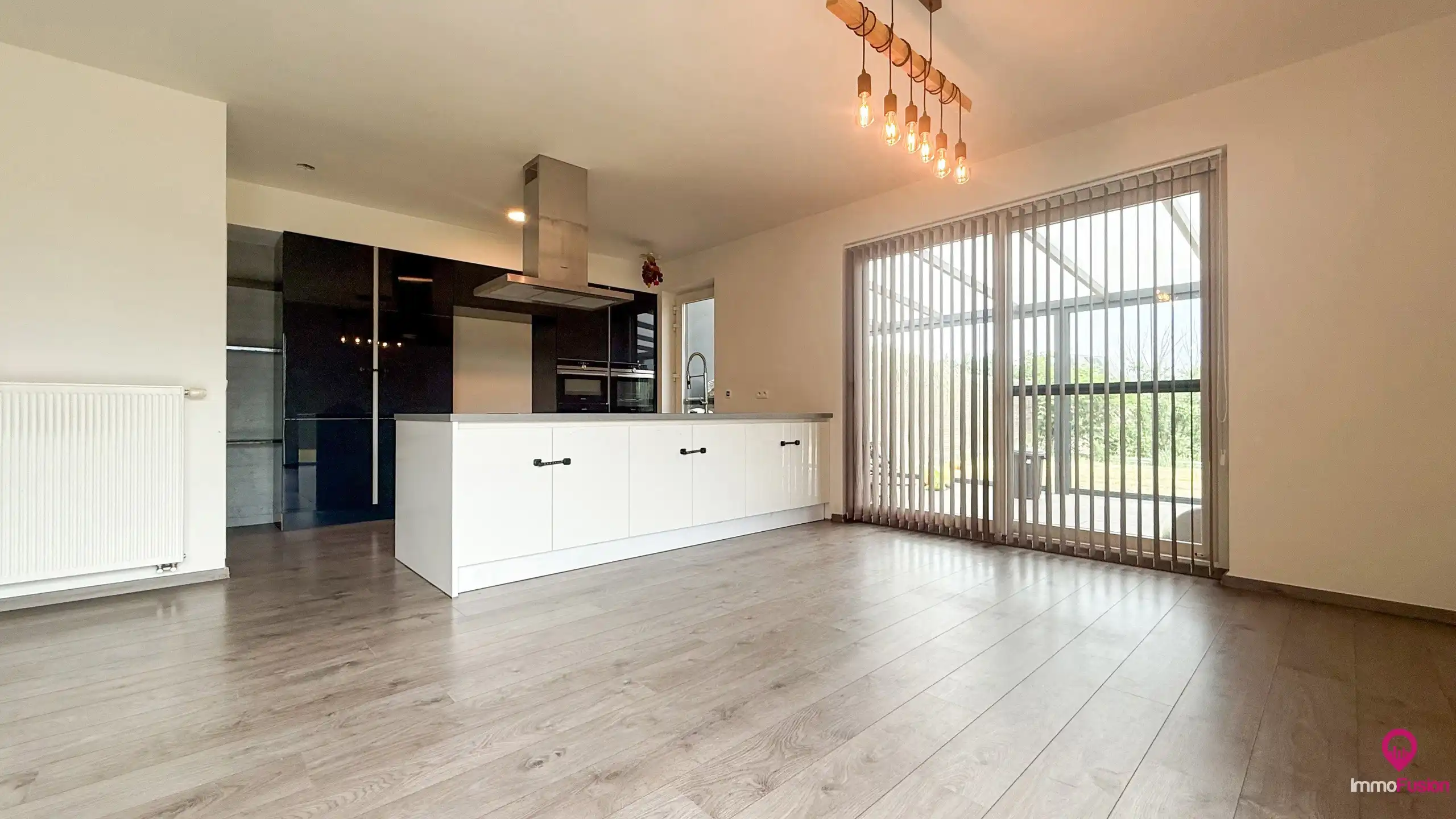 Recente halfopen woning met 3slpks, veranda en ruime tuin! foto 9