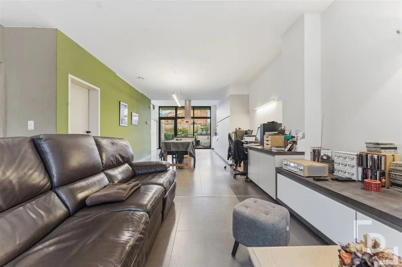 Gerenoveerde woning met huislift op toplocatie in Ieper. foto 3