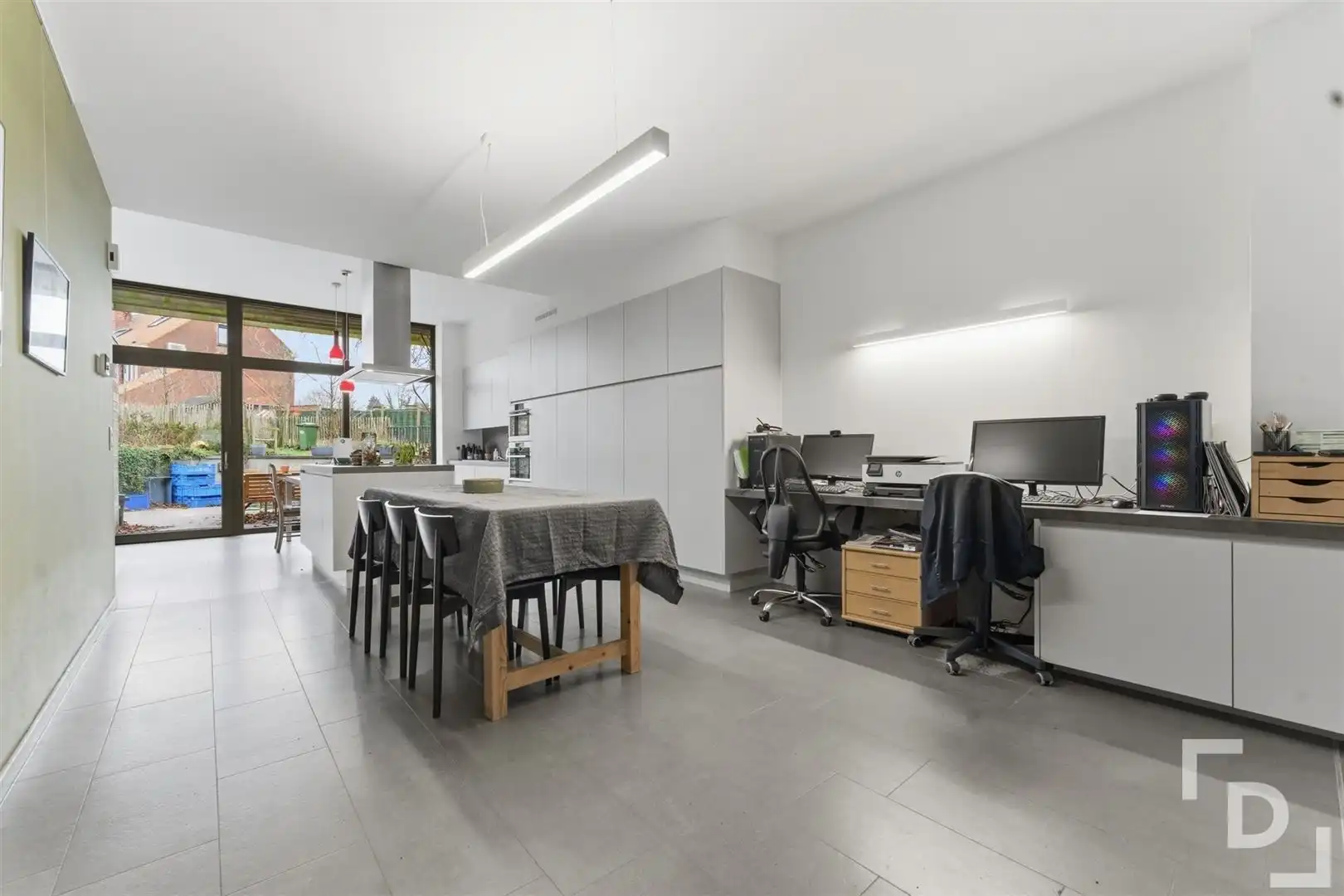 Gerenoveerde woning met huislift op toplocatie in Ieper. foto 3