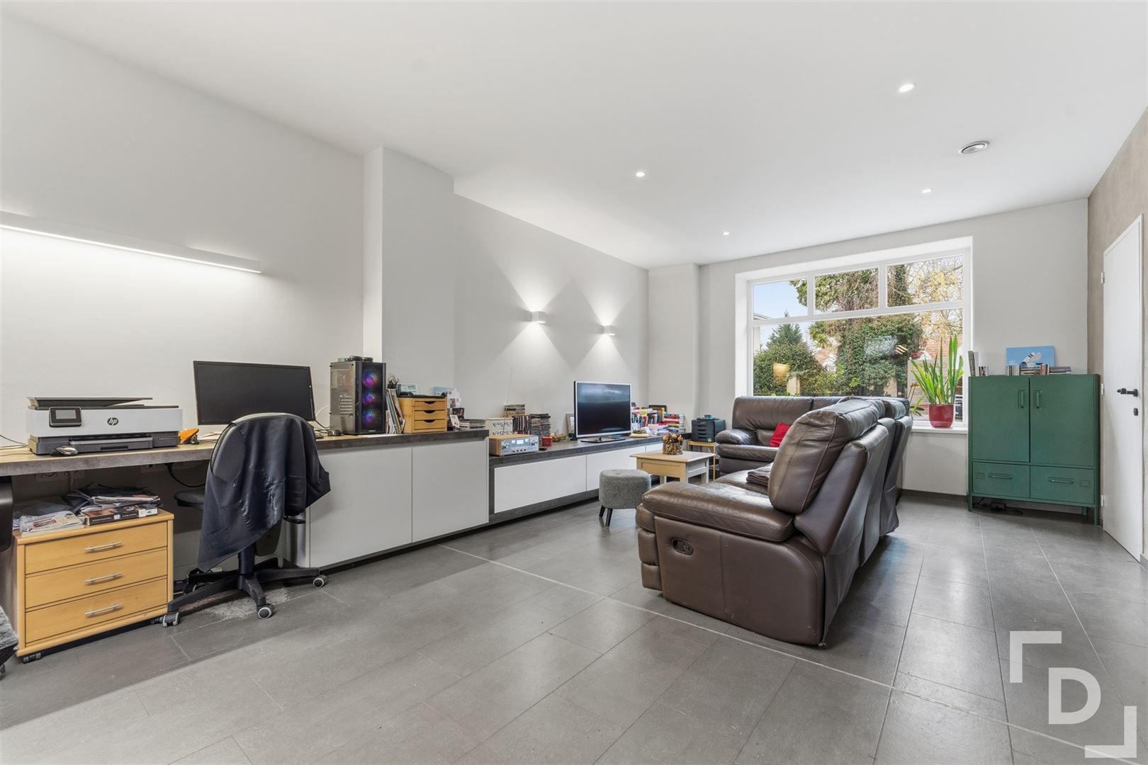 Gerenoveerde en duurzame woning met huislift te koop op toplocatie in Ieper. foto 3