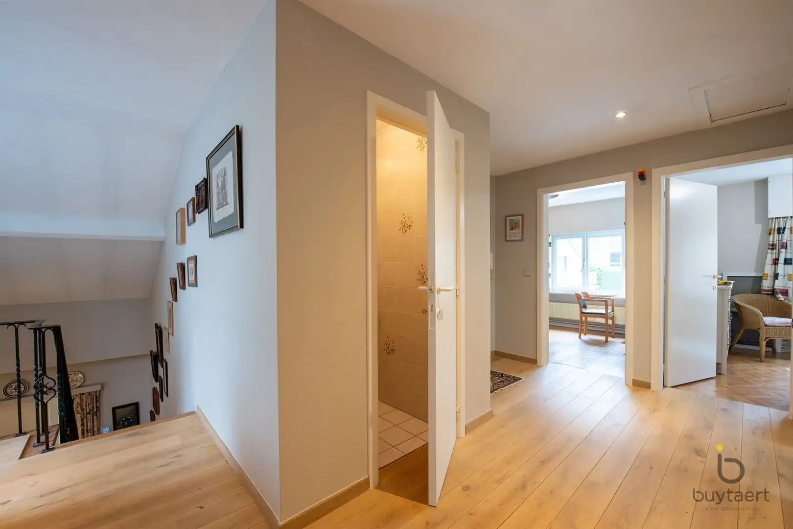 RUIMTE, LICHT ÉN RUST: GEZELLIGE FAMILIEWONING MET 5 SLAAPKAMERS MIDDEN IN HET GROEN! foto 22